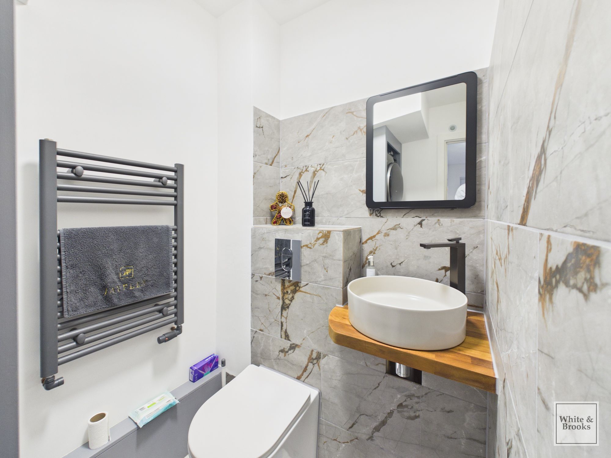 3 bed end of terrace house for sale in North Mead, Chichester, PO19  - Property Image 8