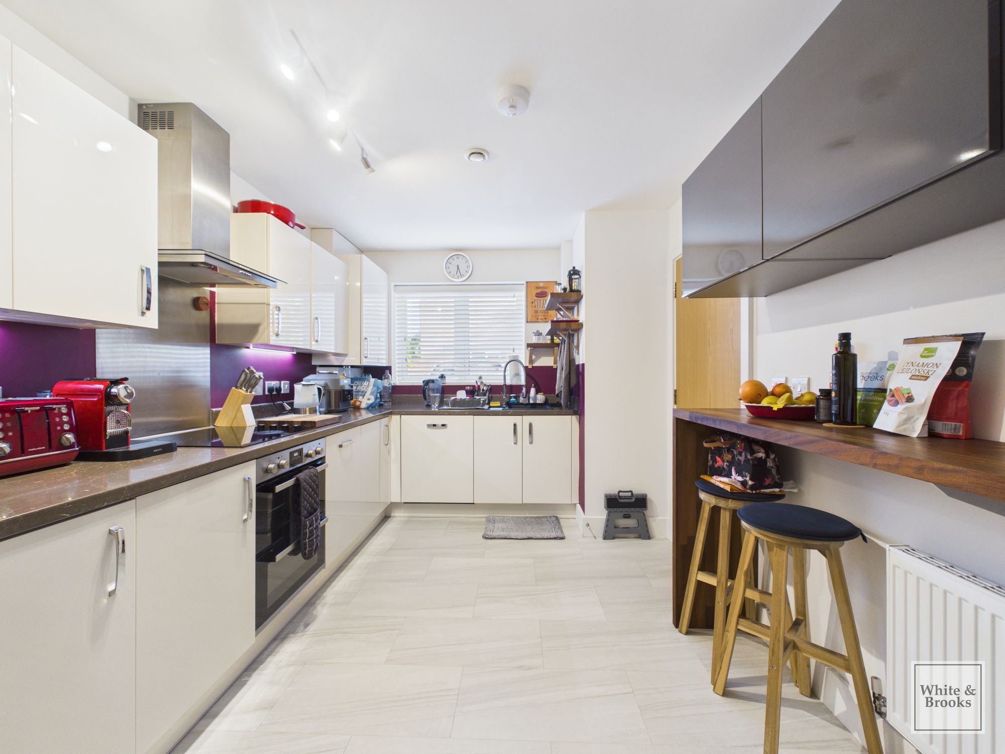 3 bed end of terrace house for sale in North Mead, Chichester, PO19 4