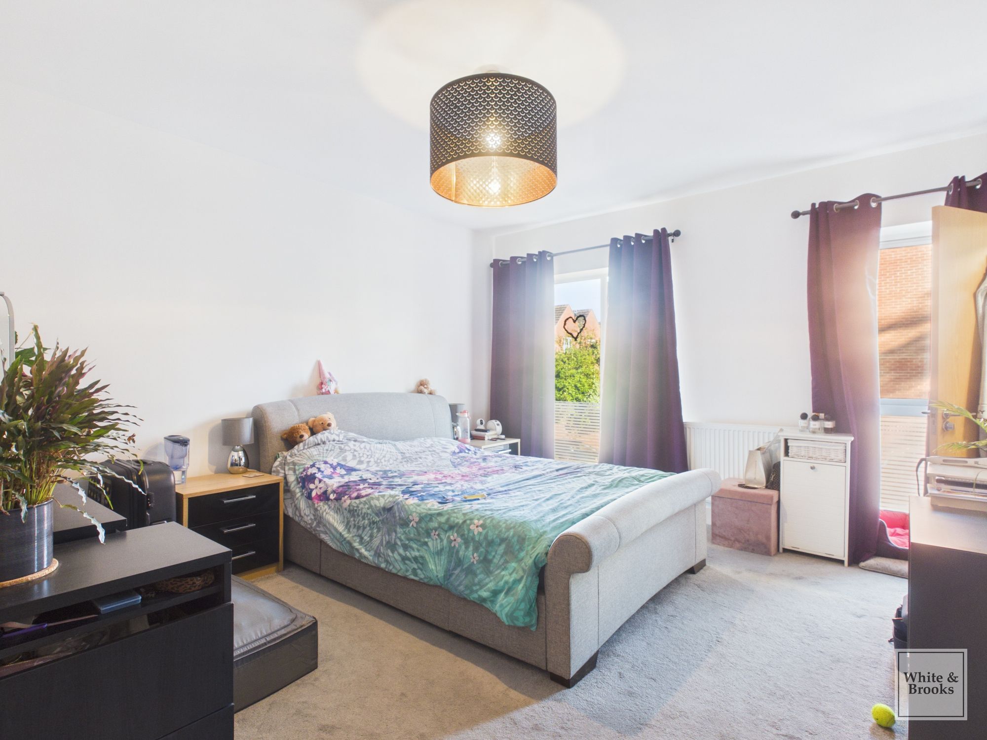 3 bed end of terrace house for sale in North Mead, Chichester, PO19 12