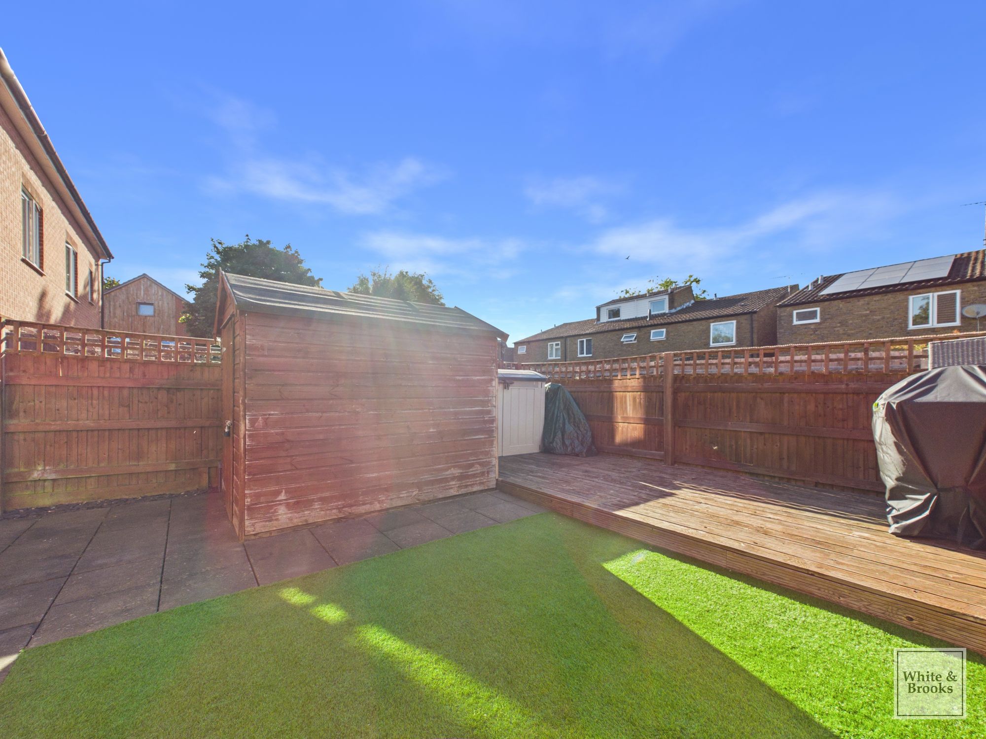 3 bed end of terrace house for sale in North Mead, Chichester, PO19 16