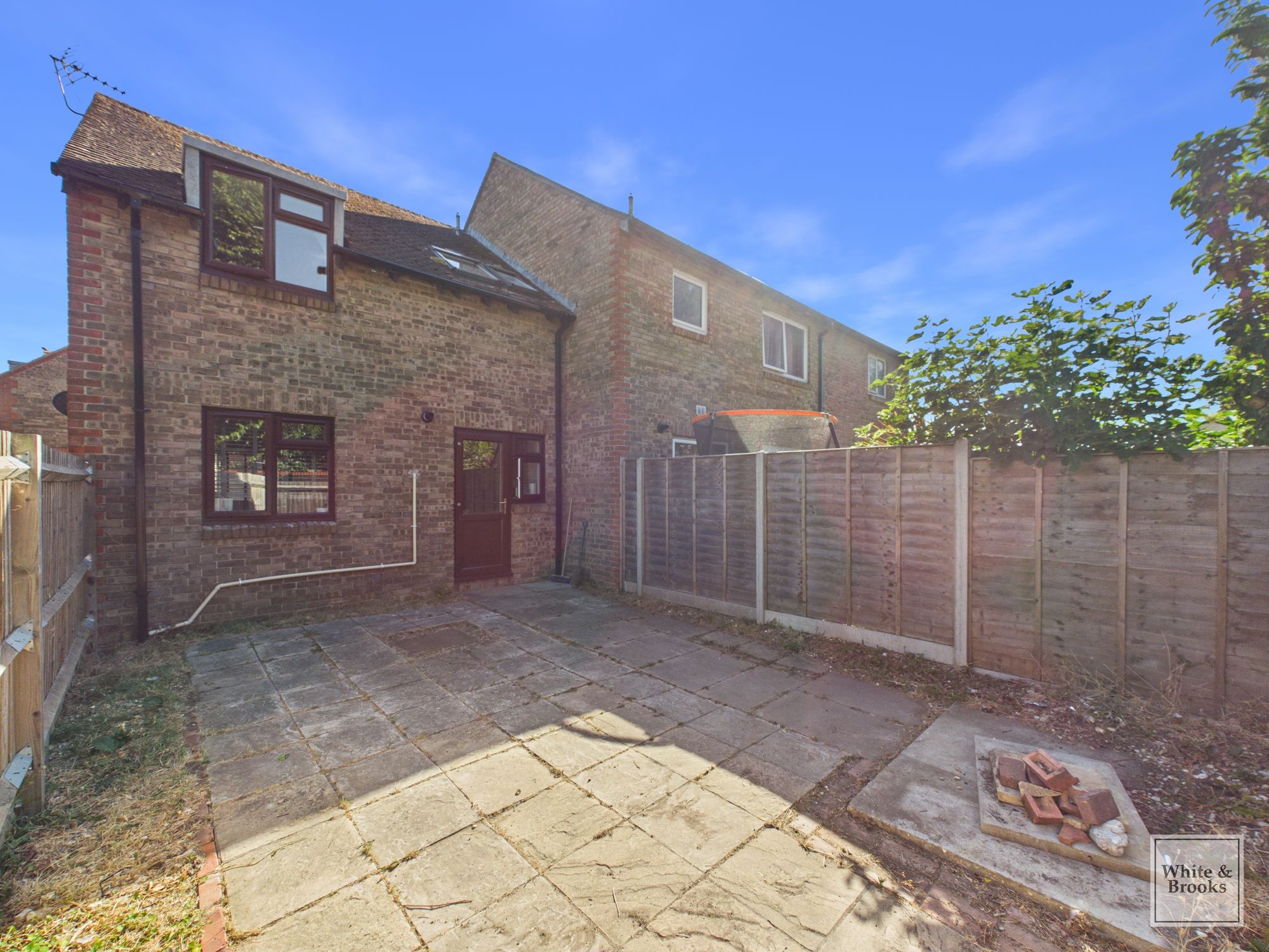 2 bed semi-detached house for sale in Martlet Close, Chichester, PO19 14