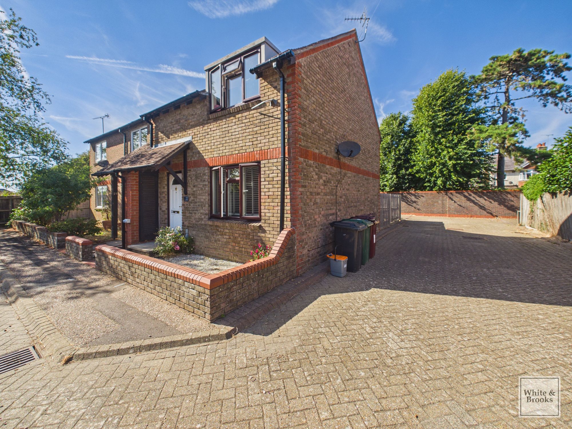 2 bed semi-detached house for sale in Martlet Close, Chichester, PO19 16
