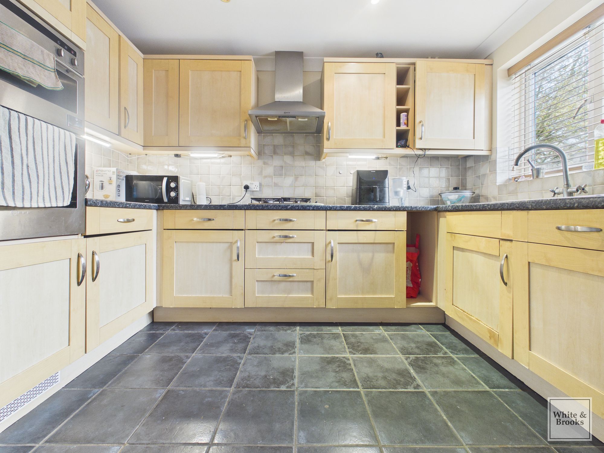 3 bed terraced house for sale in Parham Close, Chichester, PO19  - Property Image 3