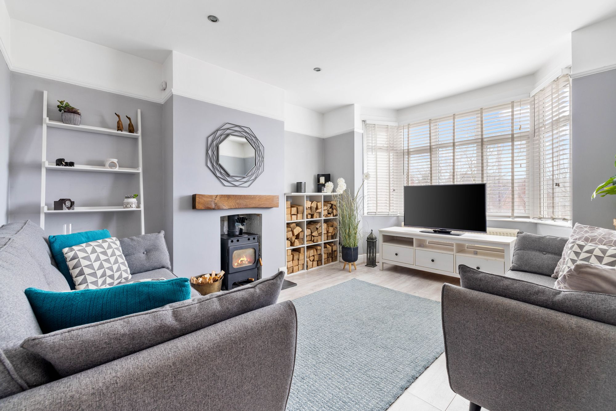 2 bed apartment for sale in Orchard Gardens, Chichester, PO19  - Property Image 2