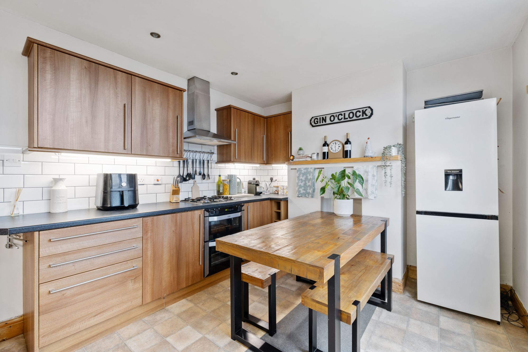 2 bed apartment for sale in Orchard Gardens, Chichester, PO19  - Property Image 3