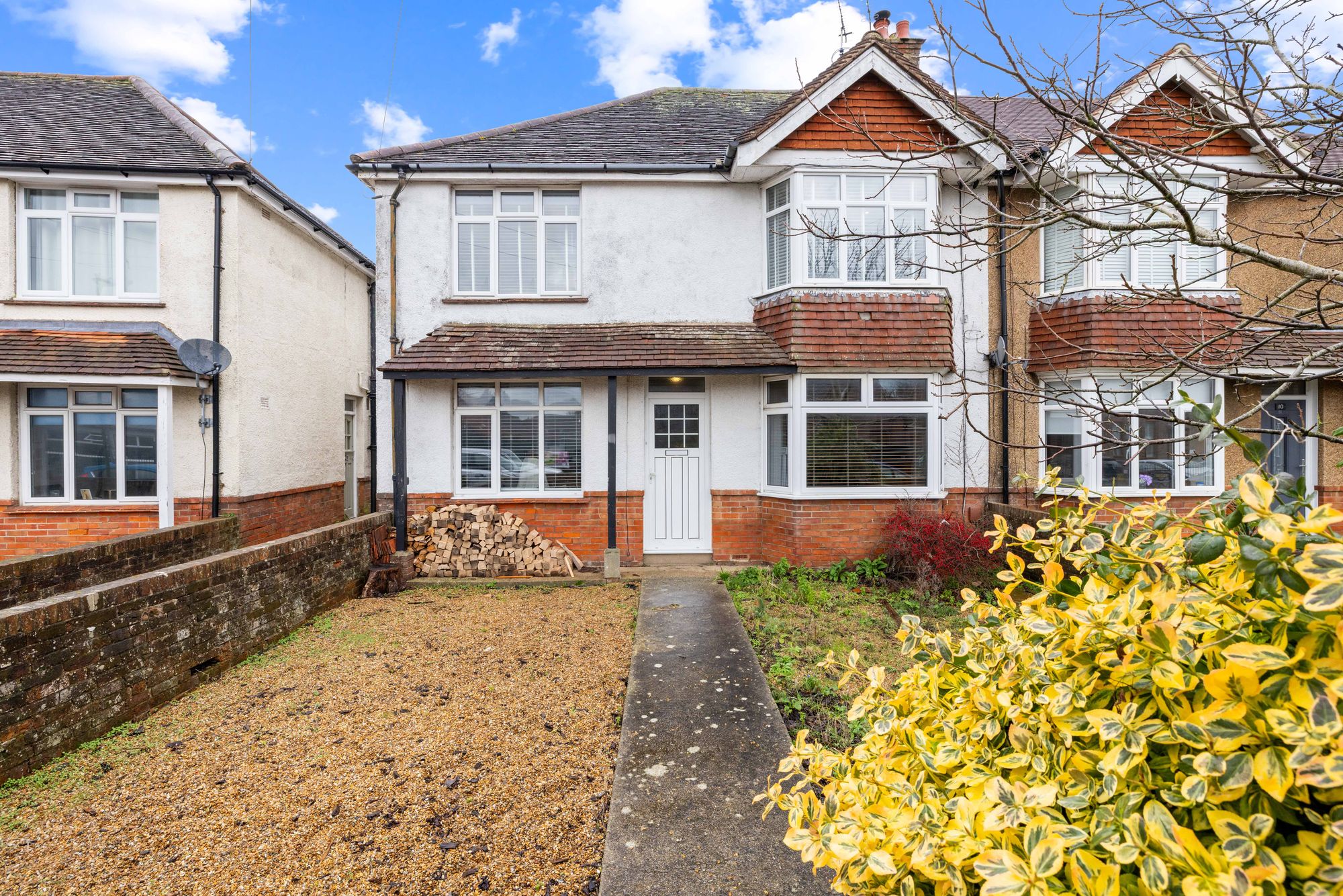 2 bed apartment for sale in Orchard Gardens, Chichester, PO19  - Property Image 1