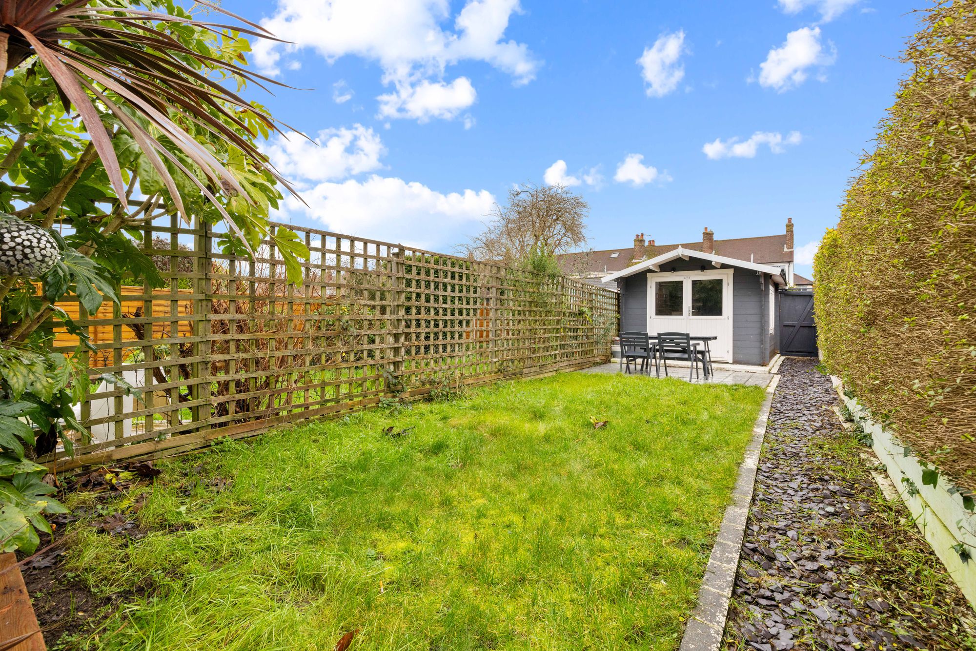 2 bed apartment for sale in Orchard Gardens, Chichester, PO19  - Property Image 4