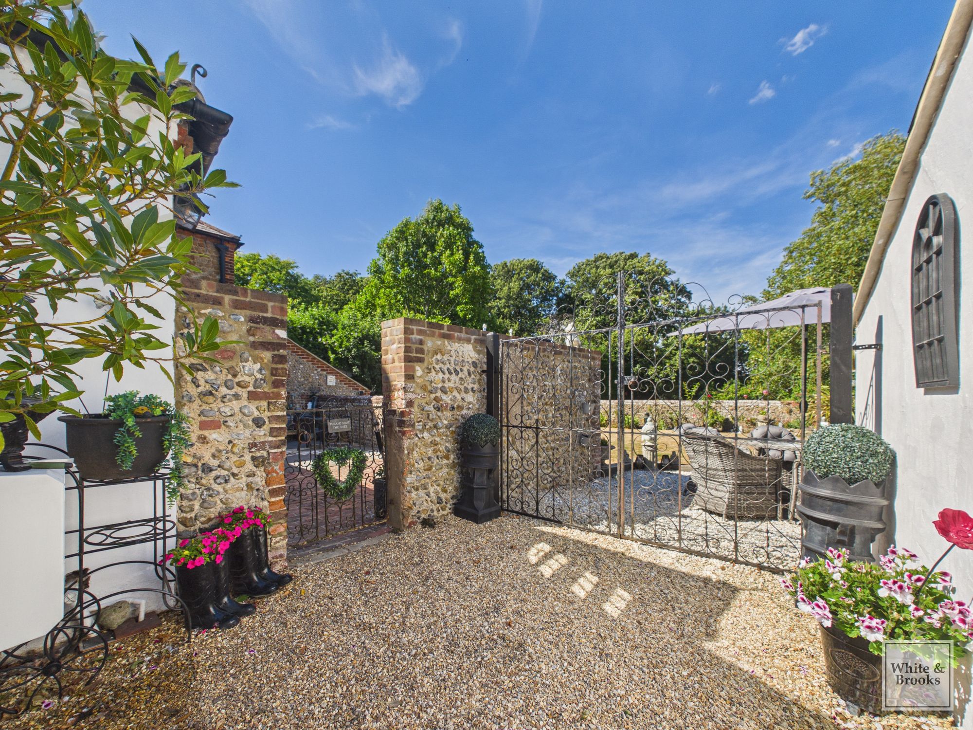 4 bed semi-detached house for sale in Bersted Street, Bognor Regis, PO22  - Property Image 1