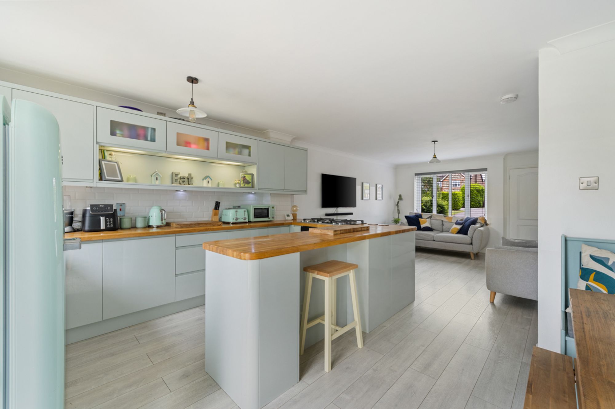 5 bed end of terrace house for sale in Priors Acre, Boxgrove, PO18  - Property Image 2