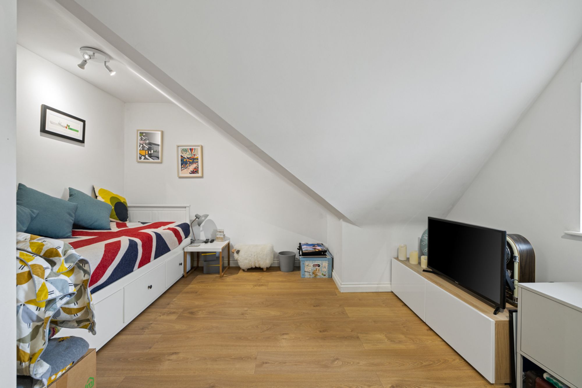 5 bed end of terrace house for sale in Priors Acre, Boxgrove, PO18 9