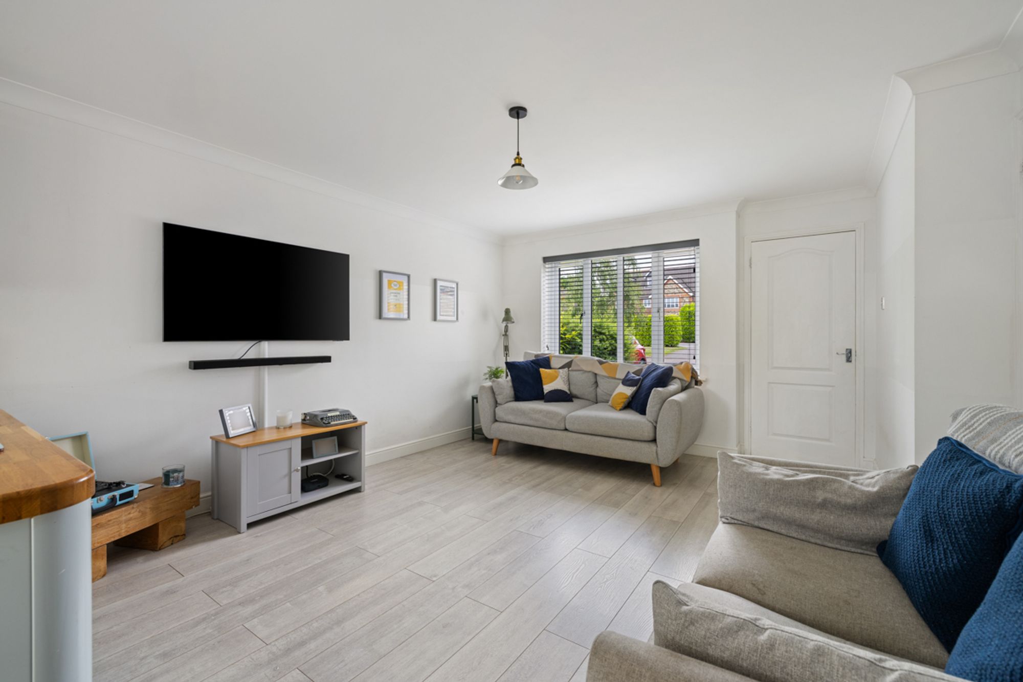 5 bed end of terrace house for sale in Priors Acre, Boxgrove, PO18  - Property Image 8