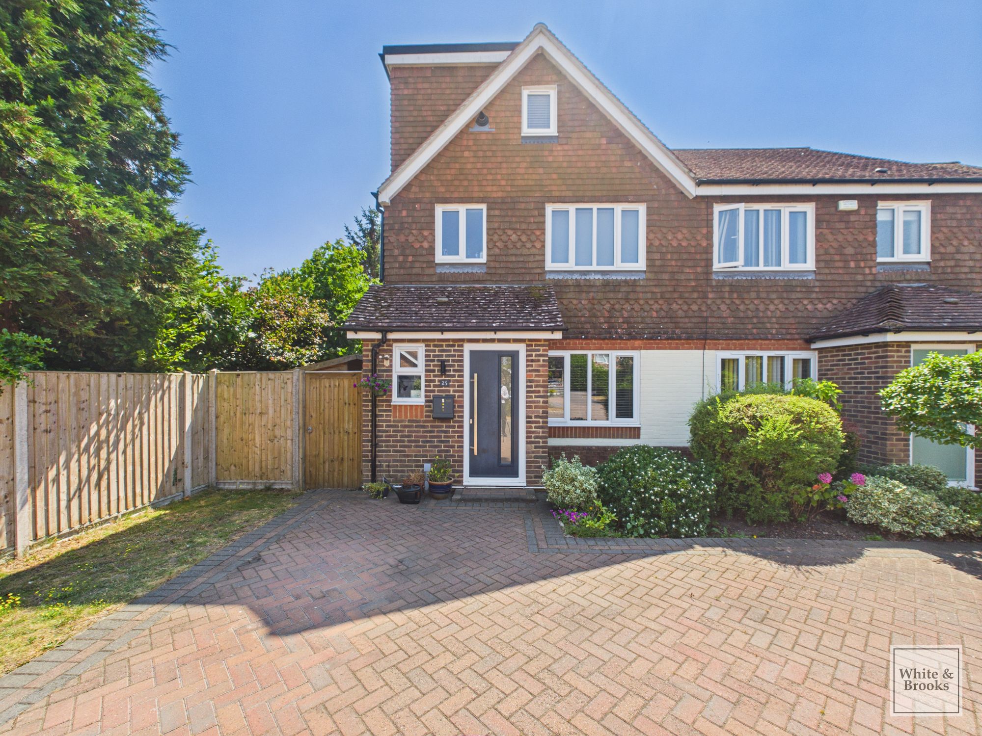 5 bed end of terrace house for sale in Priors Acre, Boxgrove, PO18 - Property Image 1