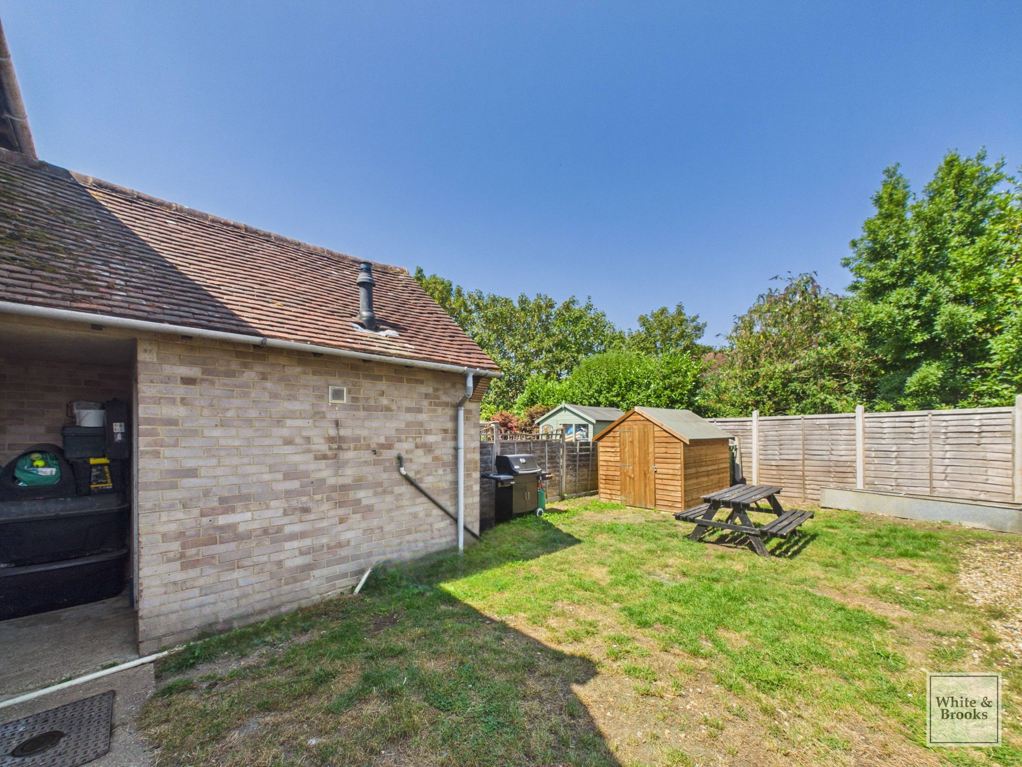 2 bed end of terrace house for sale in Hearn Close, Tangmere, PO20 13