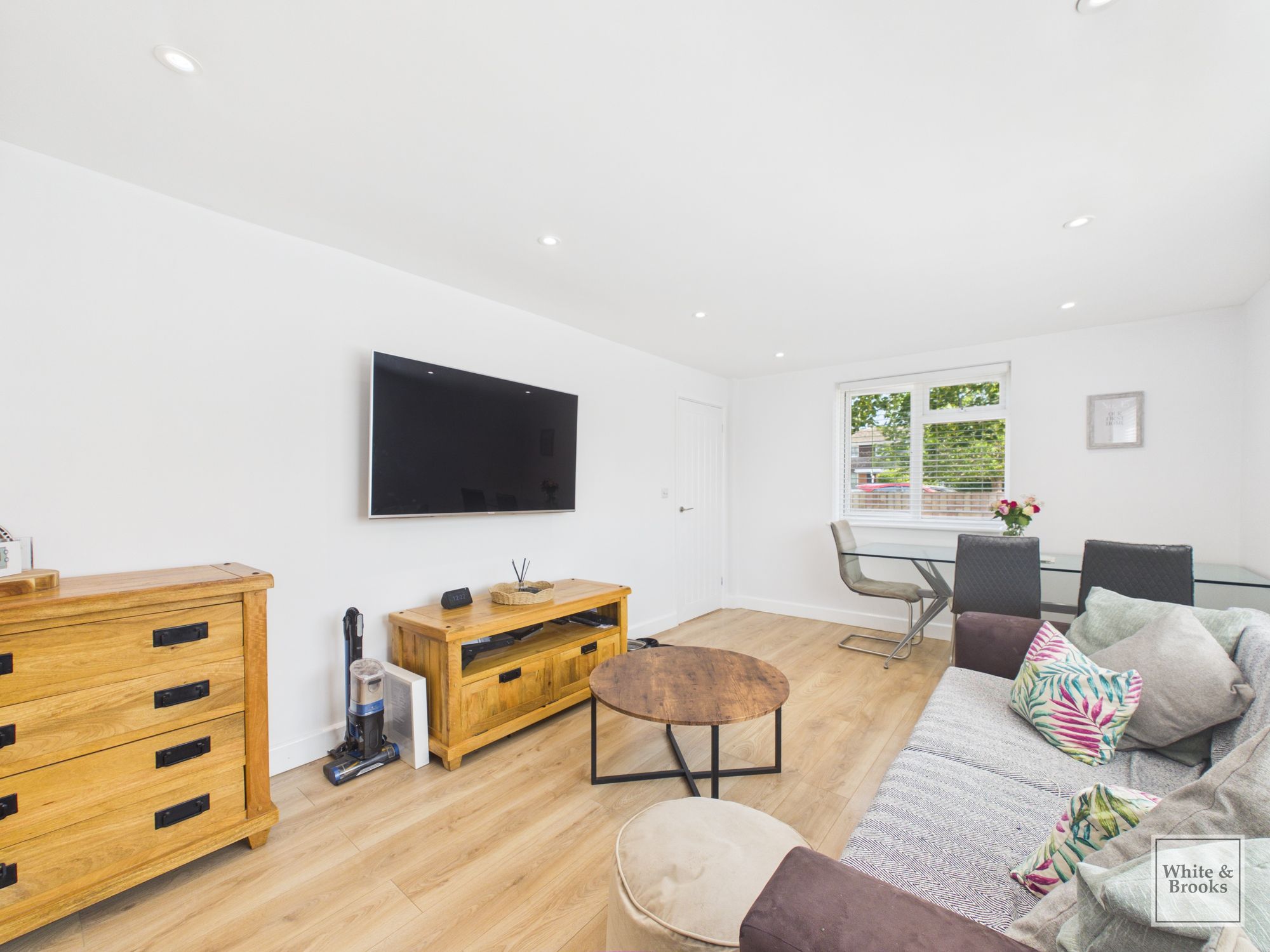 2 bed end of terrace house for sale in Hearn Close, Tangmere, PO20  - Property Image 5