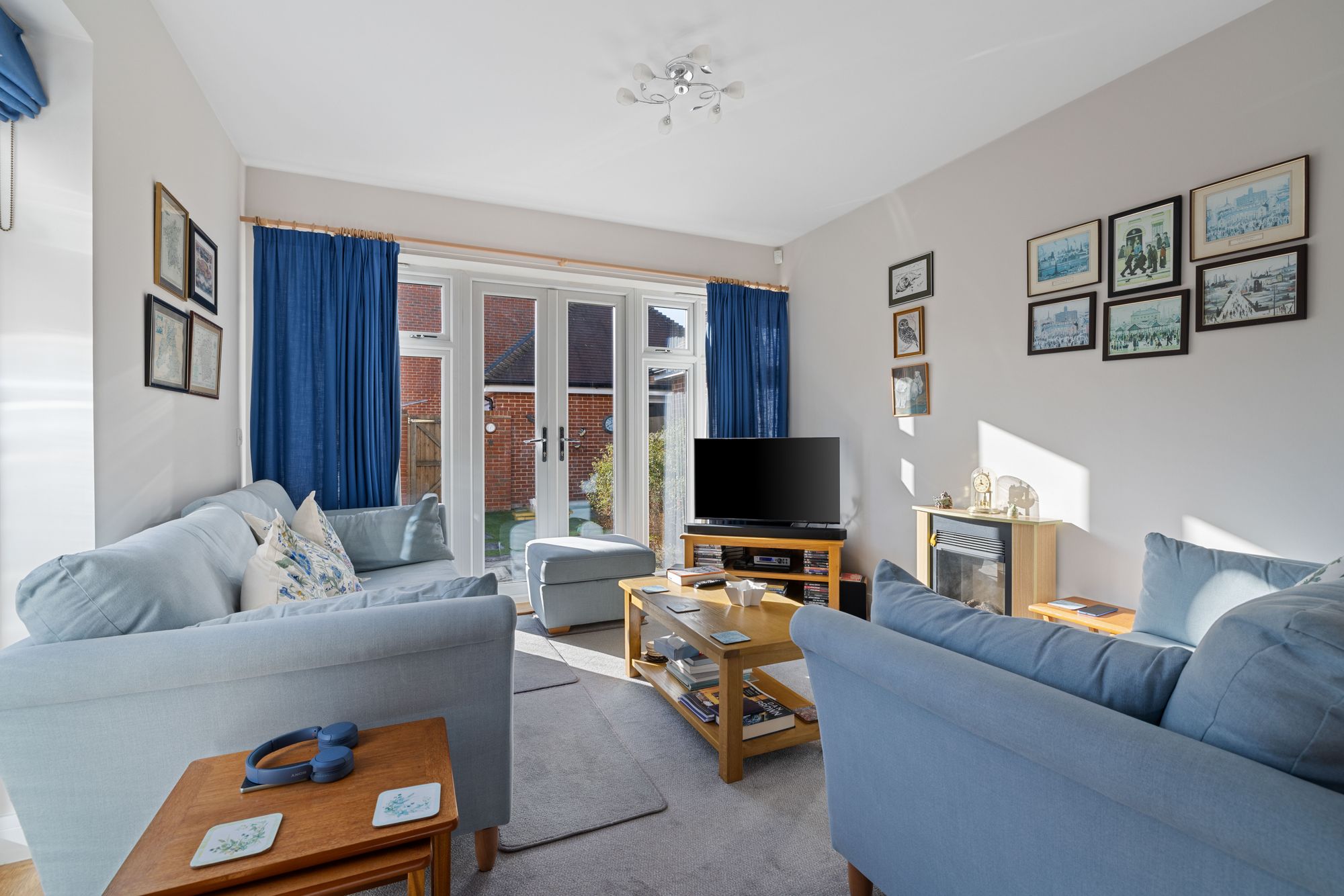 3 bed detached house for sale in Sonning Crescent, Bognor Regis, PO21  - Property Image 2