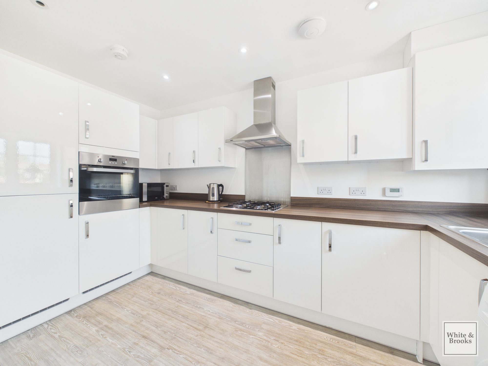 3 bed end of terrace house for sale in Woods Road, Chichester, PO19 9