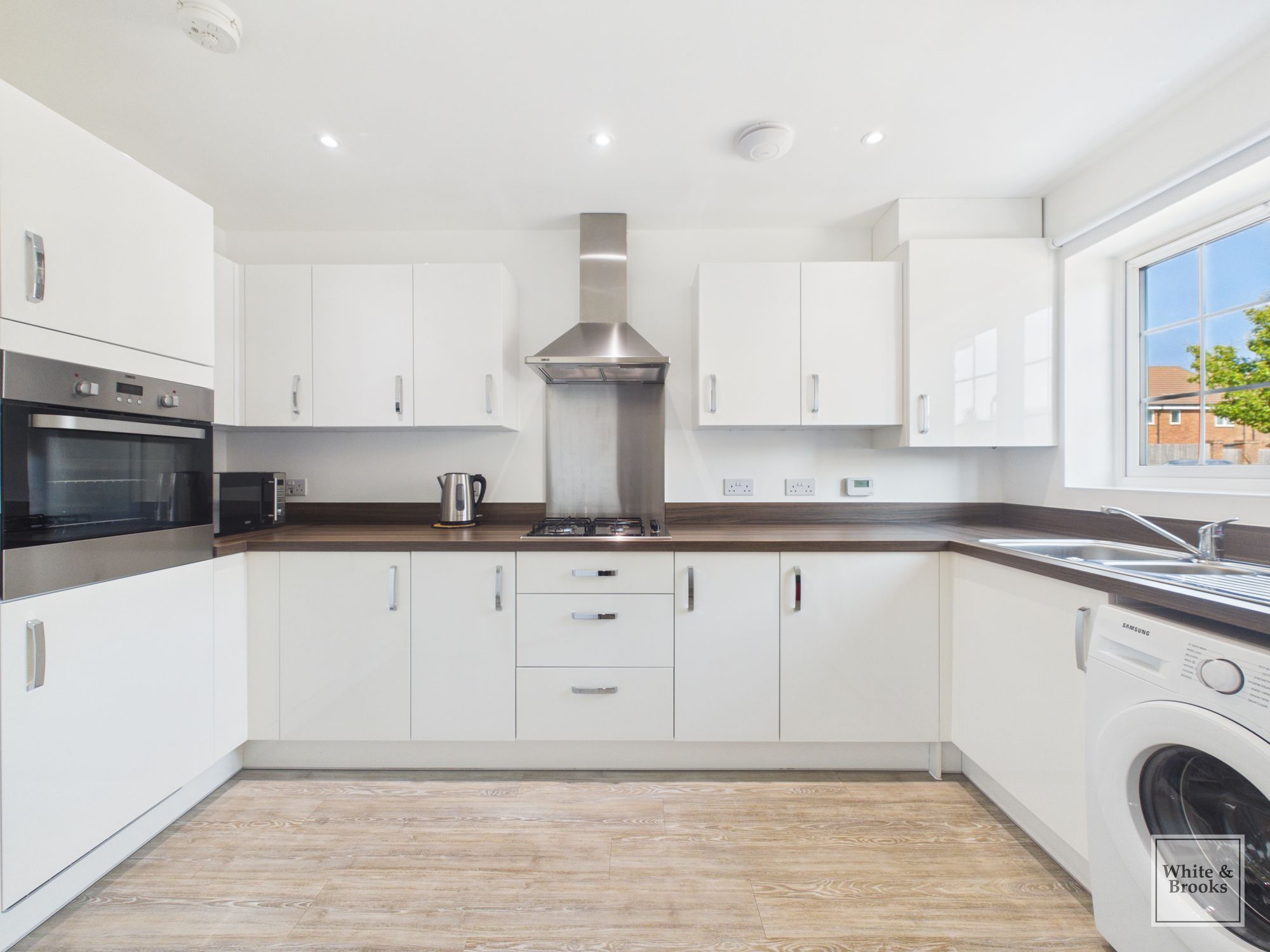 3 bed end of terrace house for sale in Woods Road, Chichester, PO19  - Property Image 3