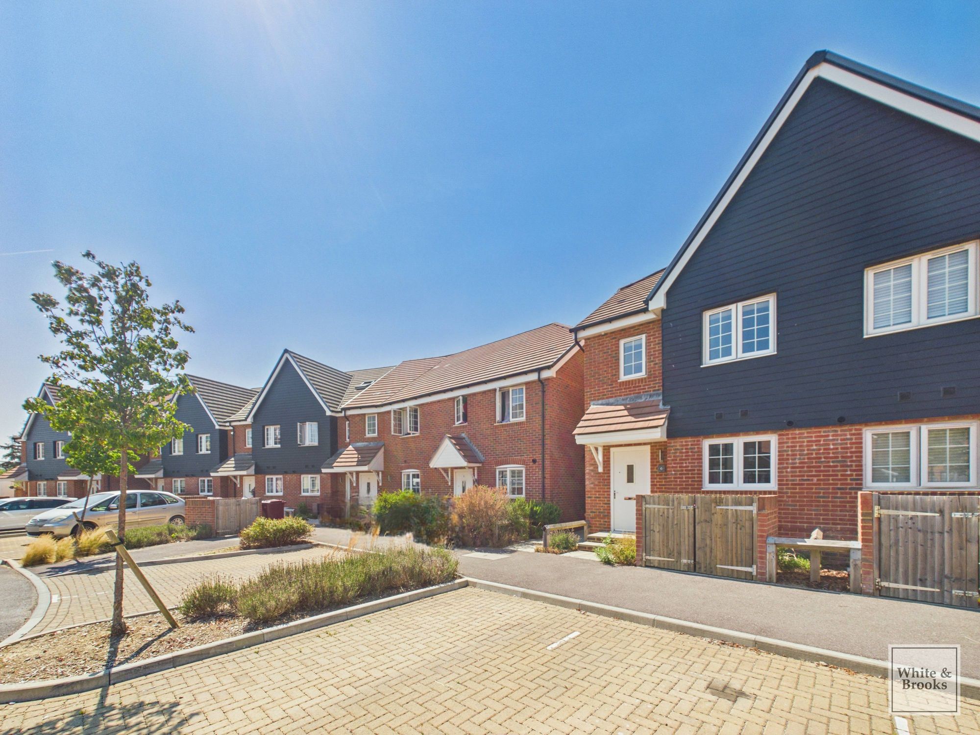 3 bed end of terrace house for sale in Woods Road, Chichester, PO19 23