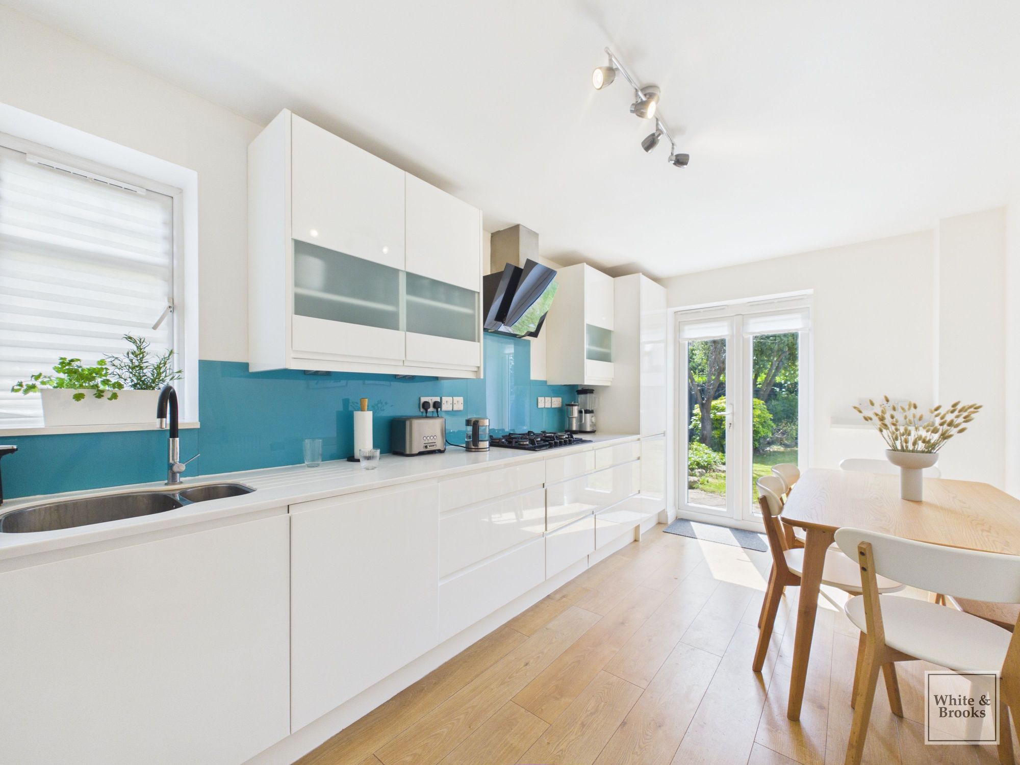 4 bed detached house for sale in Peacock Close, Chichester, PO19  - Property Image 3