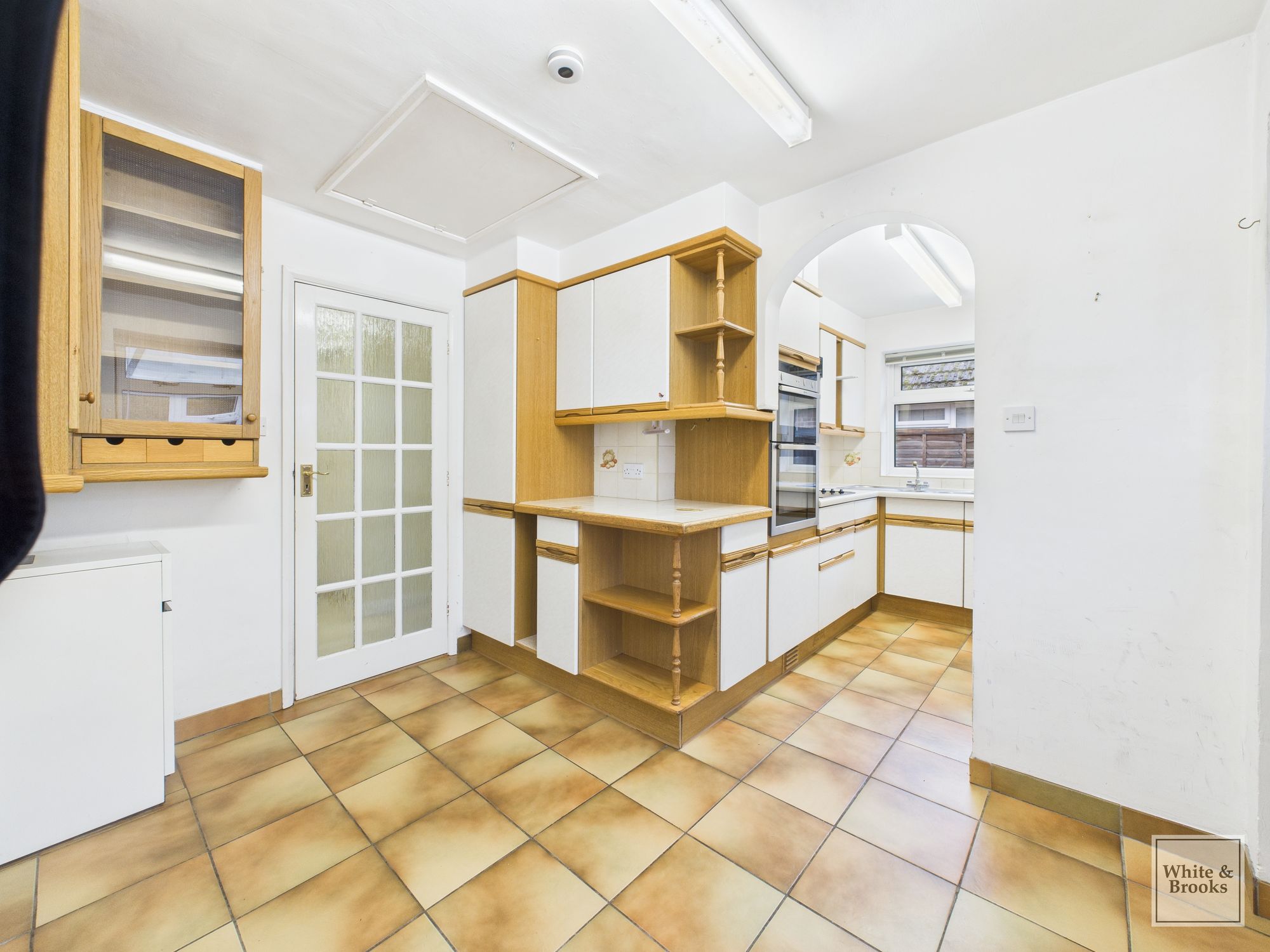 2 bed detached bungalow for sale in The Avenue, Hambrook, PO18  - Property Image 3