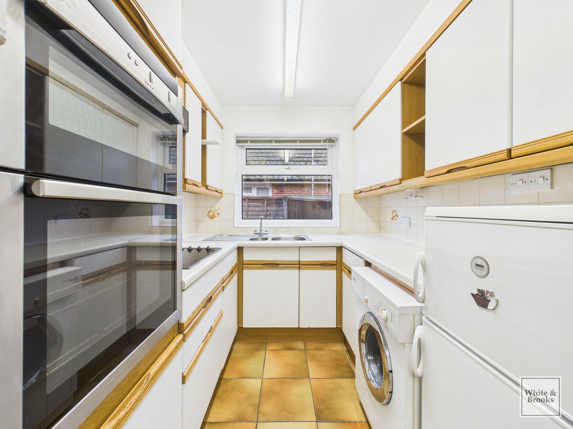 2 bed detached bungalow for sale in The Avenue, Hambrook, PO18  - Property Image 8