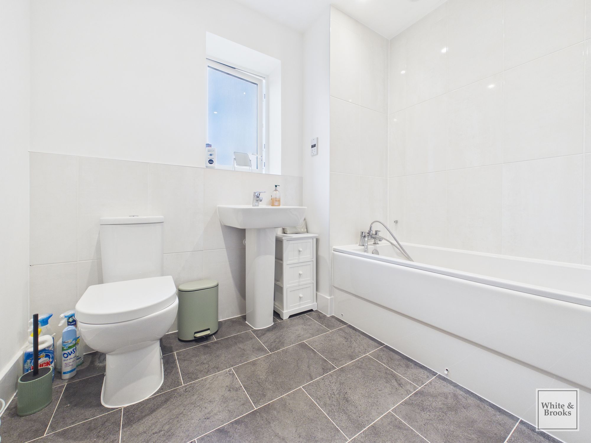 3 bed terraced house for sale in Pinewood Way, Chichester, PO19  - Property Image 9