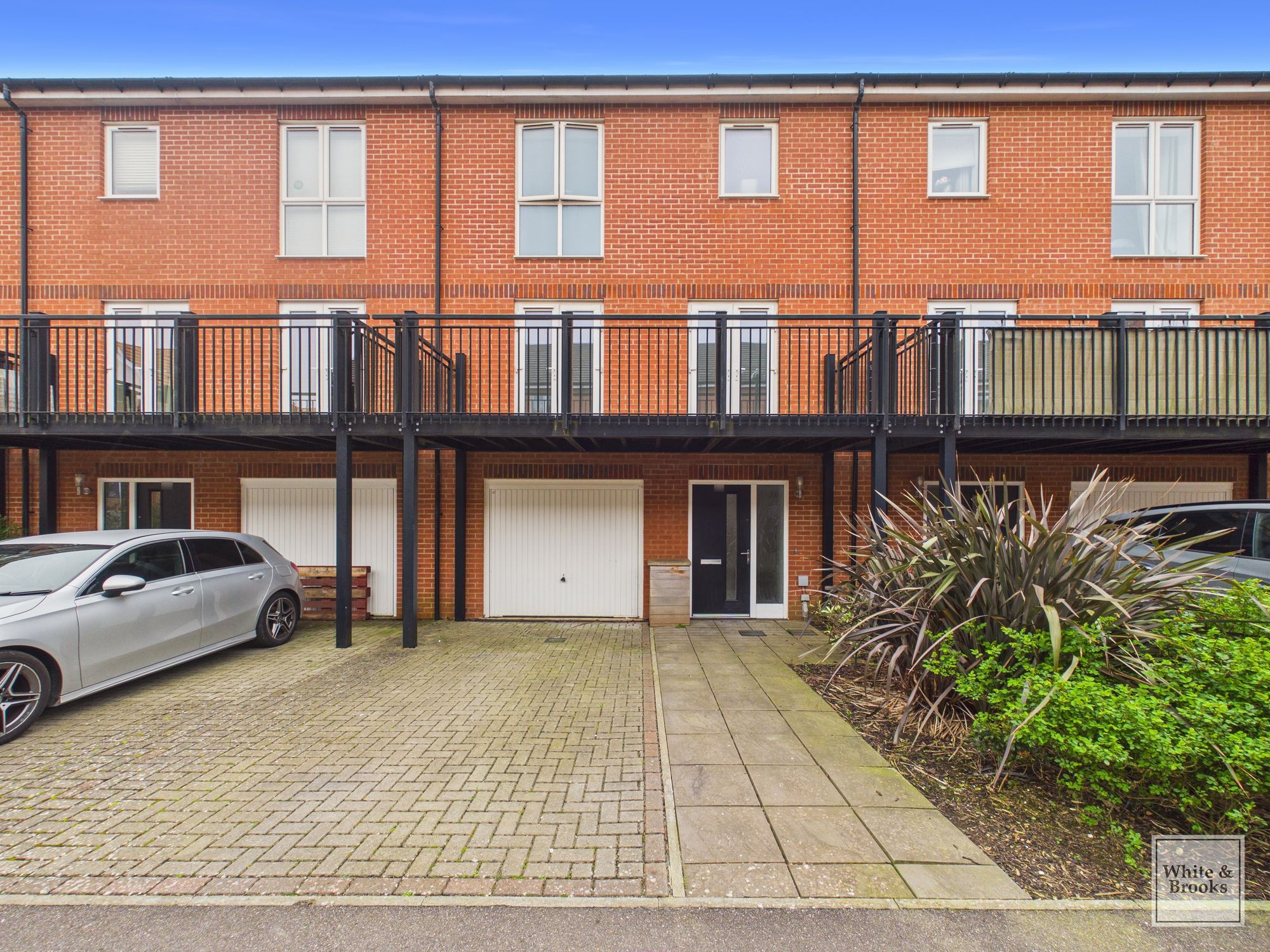 3 bed terraced house for sale in Pinewood Way, Chichester, PO19  - Property Image 1