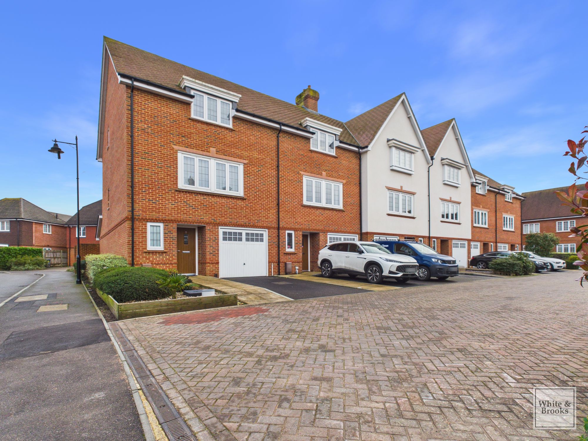4 bed end of terrace house for sale in Morris Square, Bognor Regis, PO21 25
