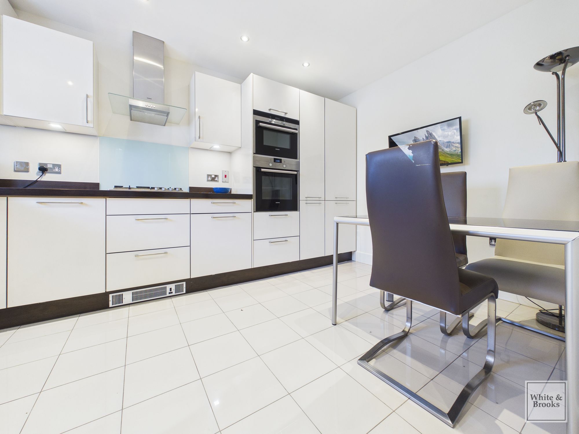 3 bed end of terrace house for sale in Meadow Close, Lavant, PO18  - Property Image 9