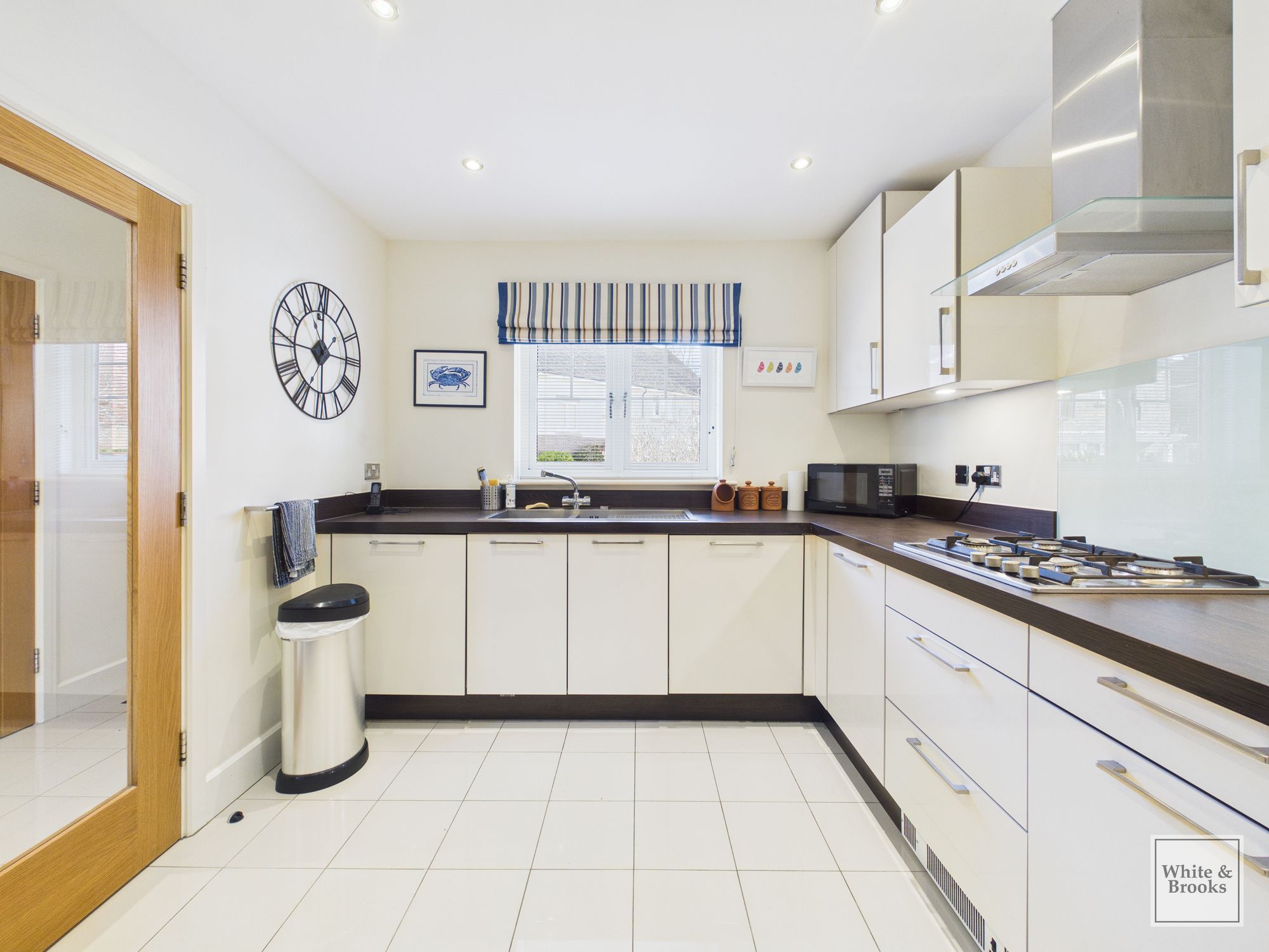 3 bed end of terrace house for sale in Meadow Close, Lavant, PO18 7