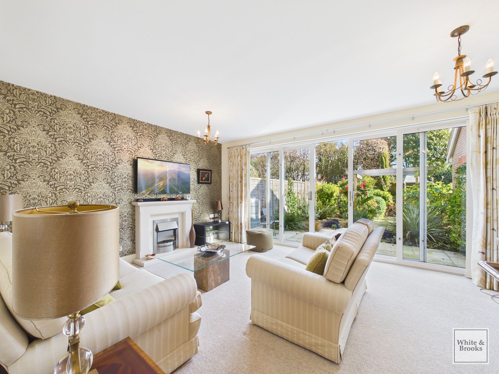 3 bed end of terrace house for sale in Meadow Close, Lavant, PO18 1