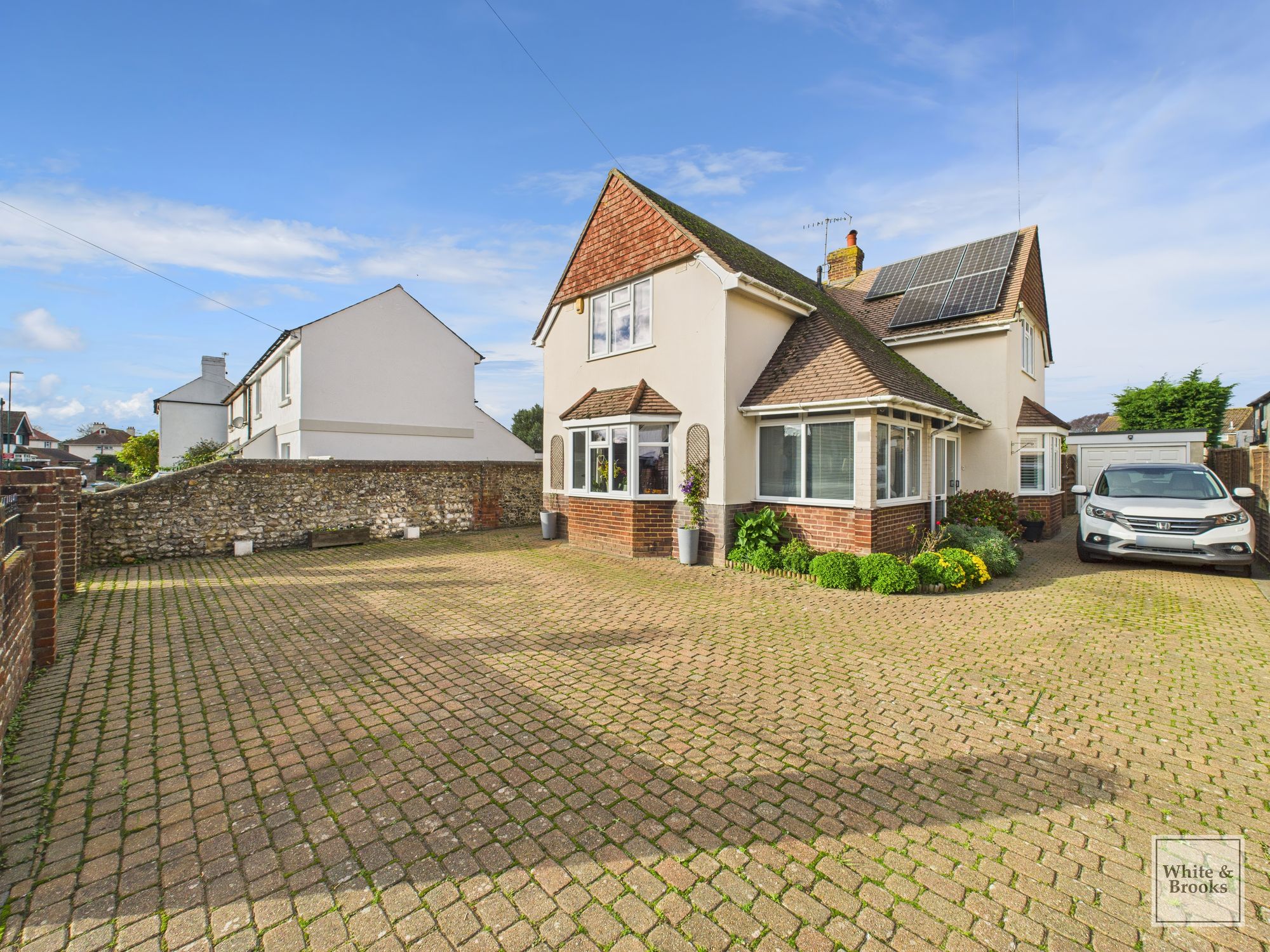 3 bed detached house for sale in Felpham Way, Felpham, PO22 8PT  - Property Image 1
