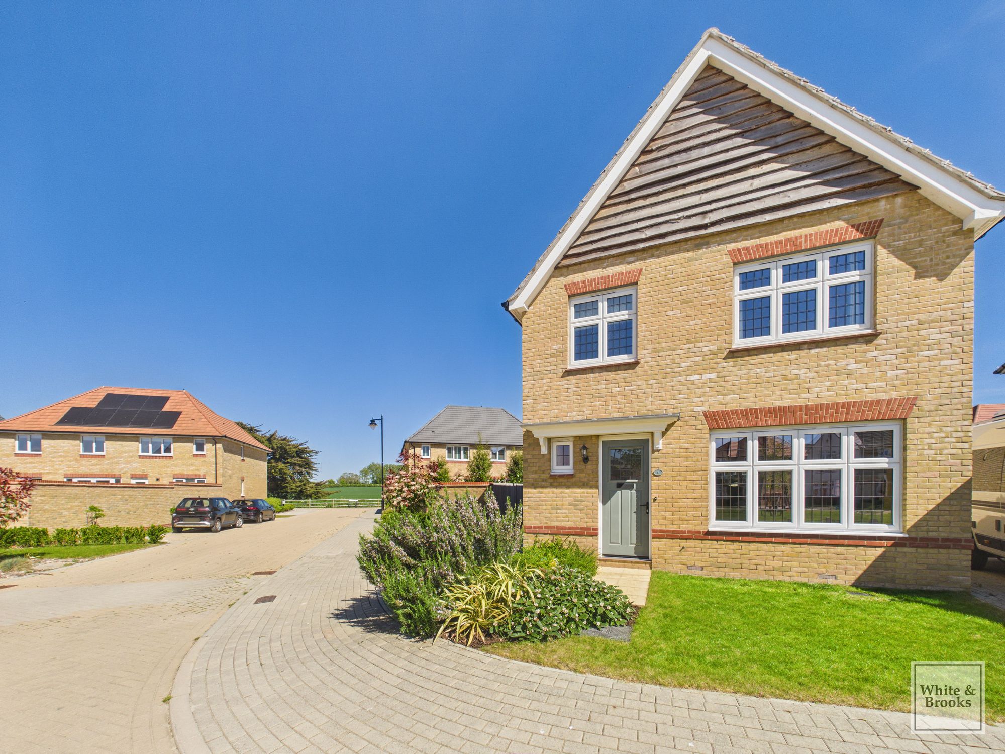 3 bed detached house for sale in Stable Crescent, Chichester, PO19 - Property Image 1