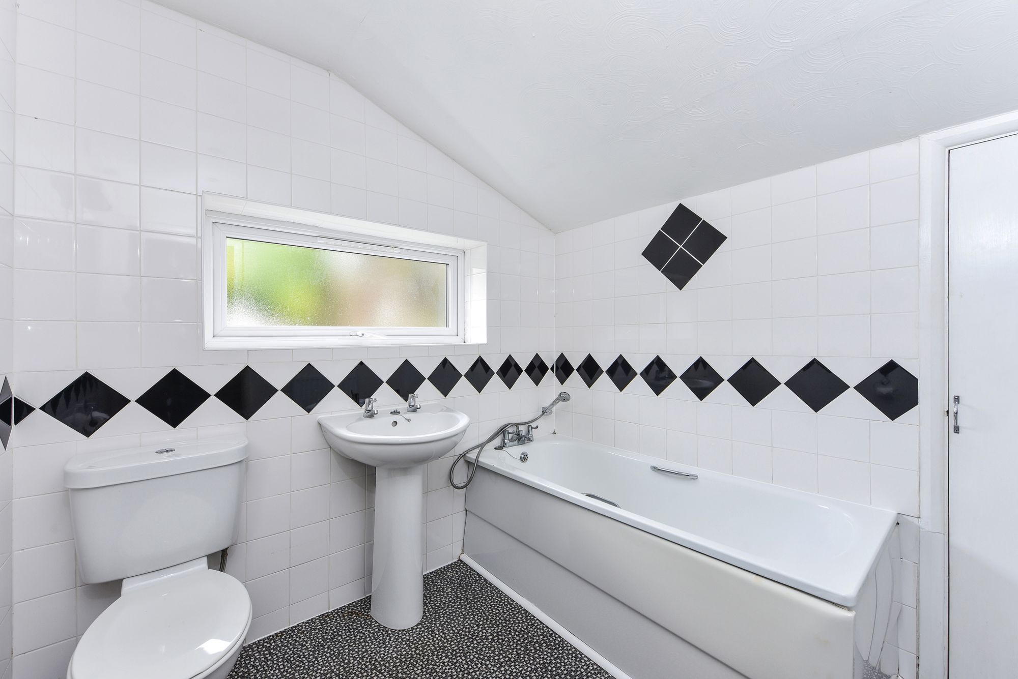 3 bed detached house for sale in Aldwick Place, Aldwick, PO21 4AD  - Property Image 10