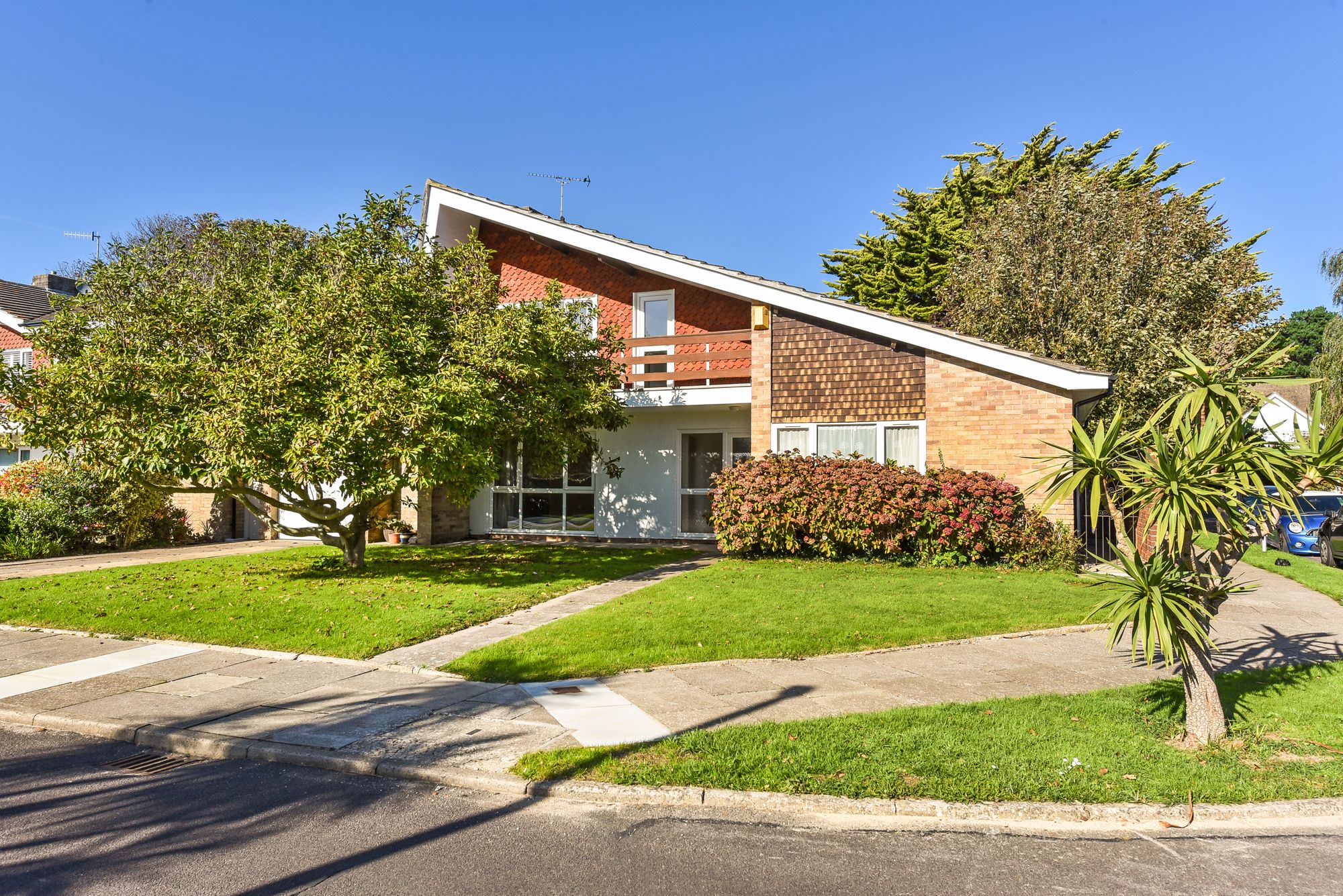 3 bed detached house for sale in Aldwick Place, Aldwick, PO21 4AD  - Property Image 1