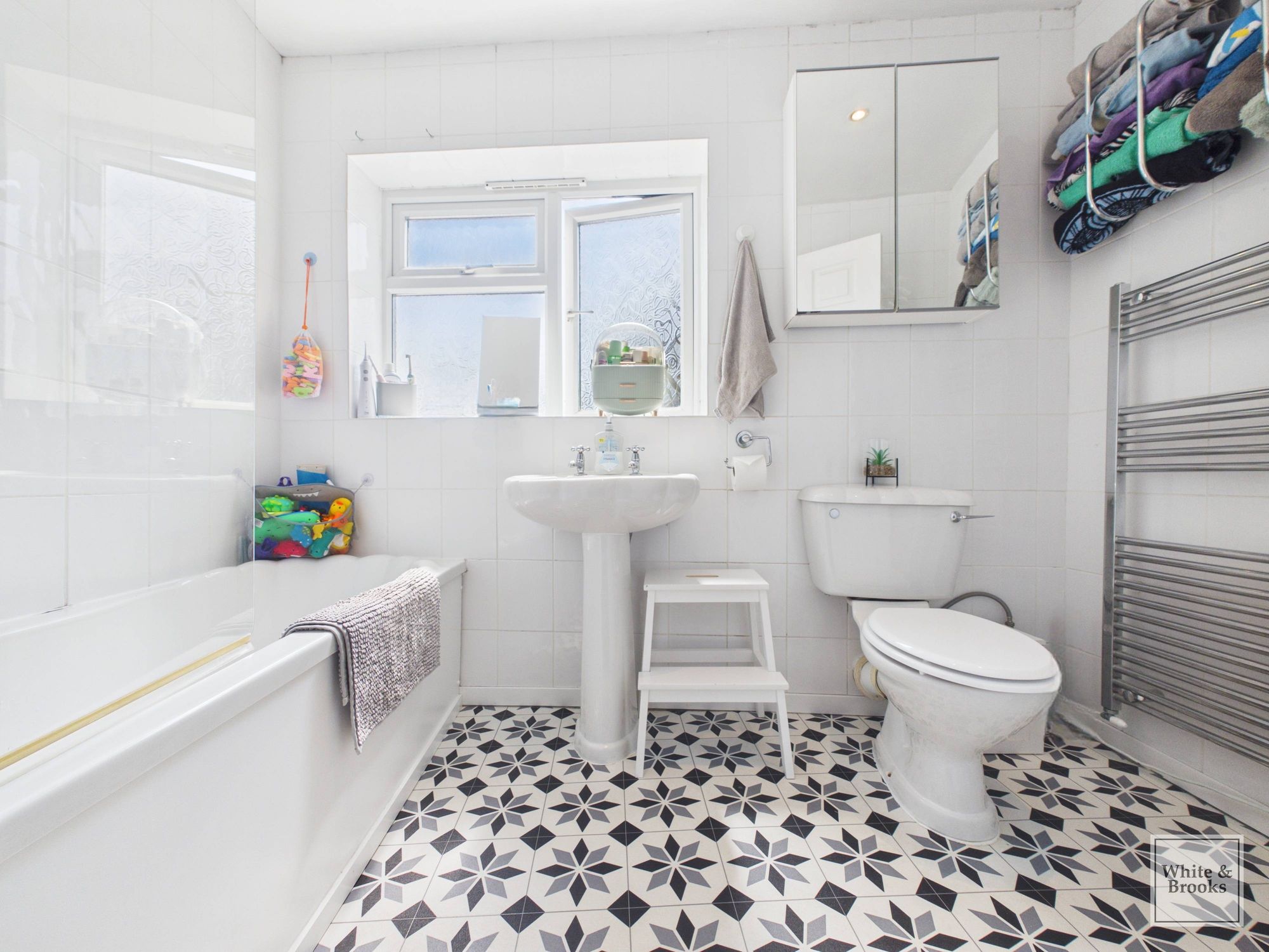 2 bed flat for sale in Pagham Road, Pagham, PO21 11