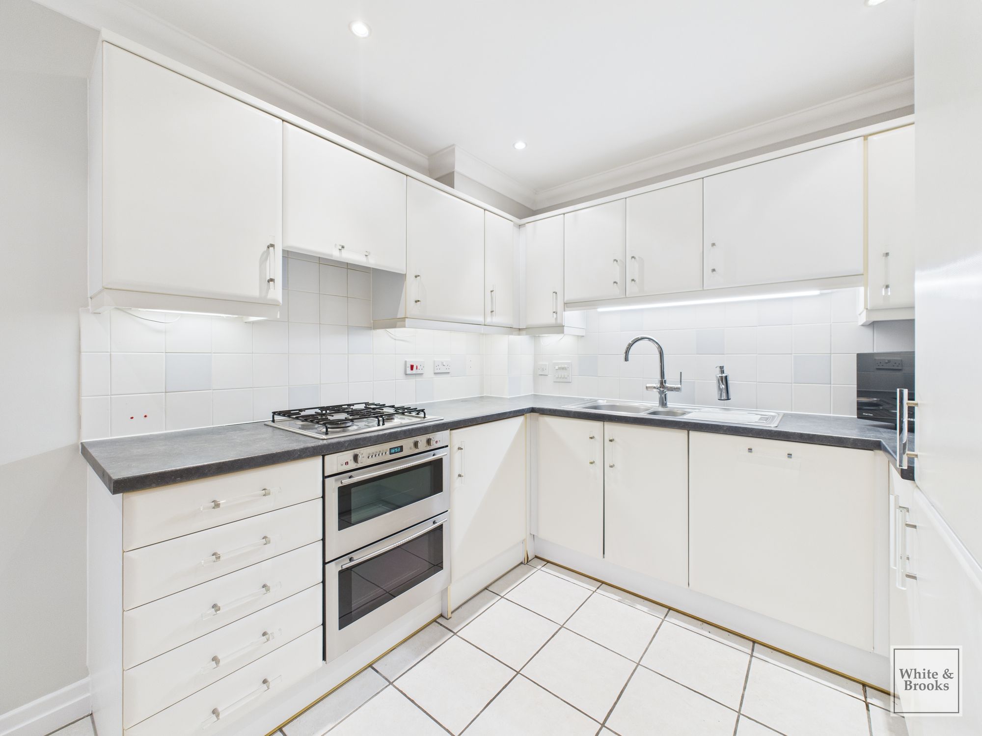 4 bed terraced town house for sale in Summersdale Road, Chichester, PO19  - Property Image 6