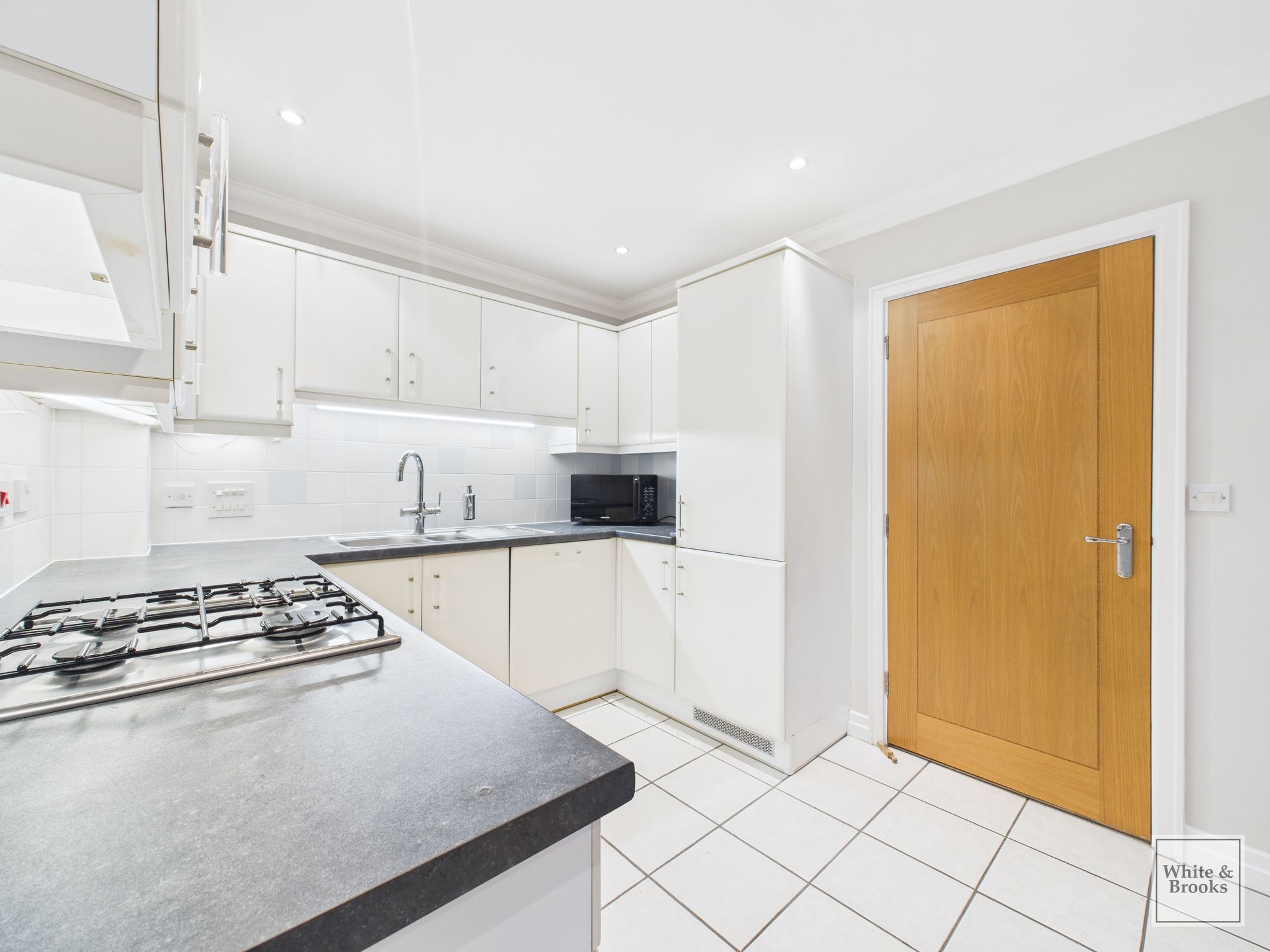 4 bed terraced town house for sale in Summersdale Road, Chichester, PO19 8