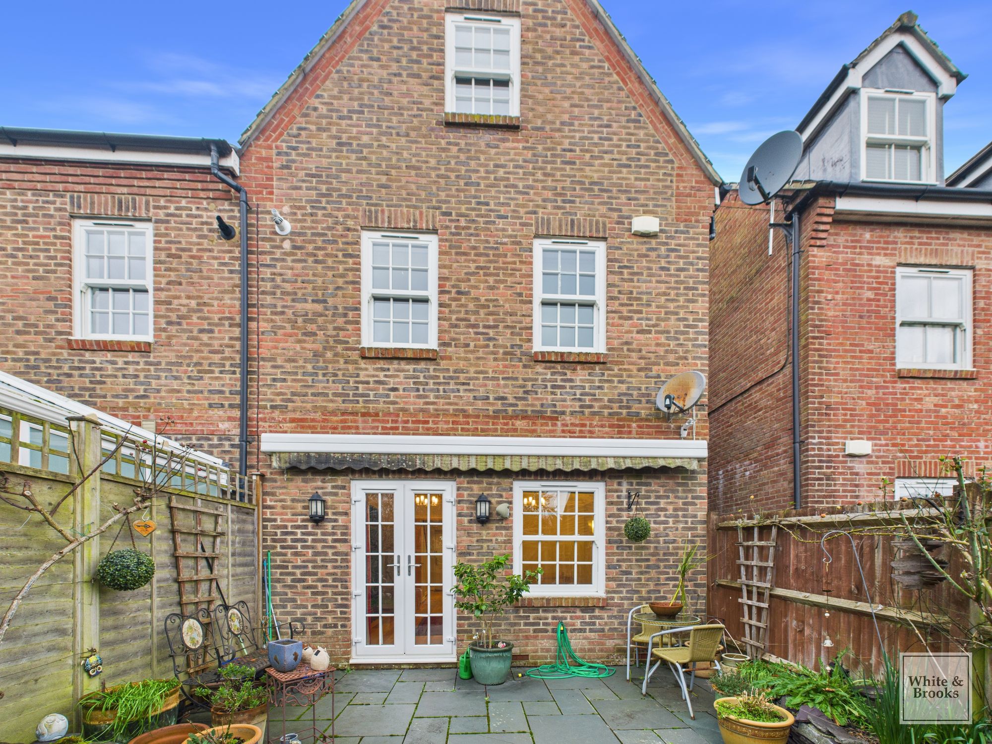 4 bed terraced town house for sale in Summersdale Road, Chichester, PO19 17