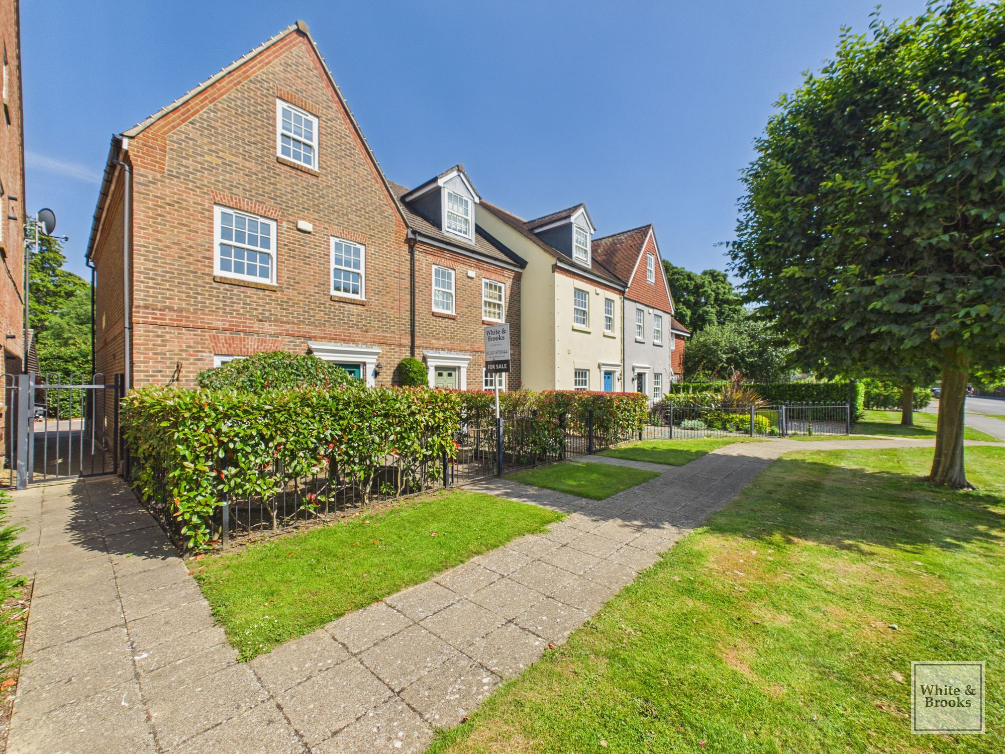 4 bed terraced town house for sale in Summersdale Road, Chichester, PO19 18
