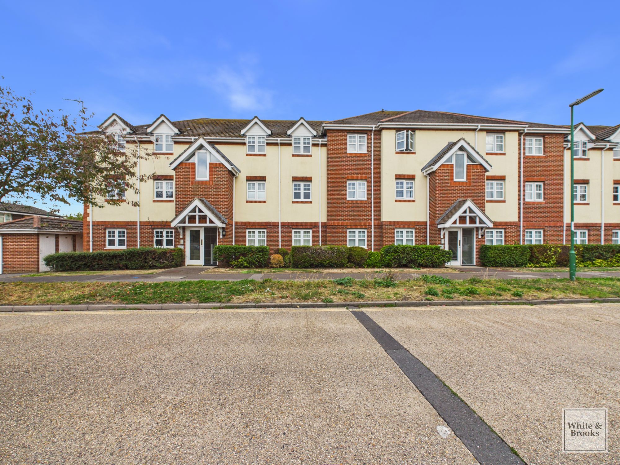 Two bed apartment for sale in Bewick Gardens, Chichester, PO19