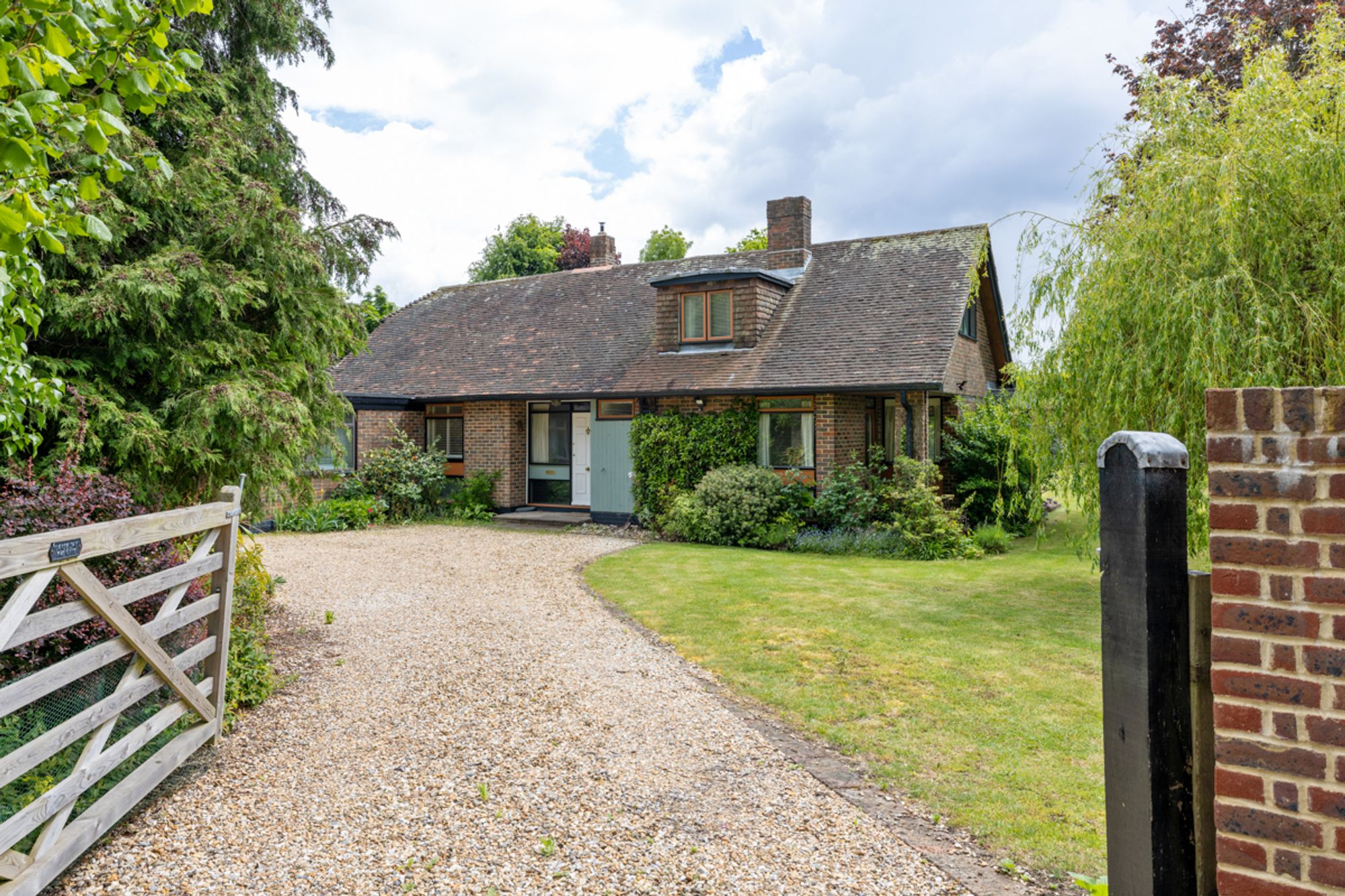 5 bed chalet for sale in Bosham, Chichester, PO18 - Property Image 1