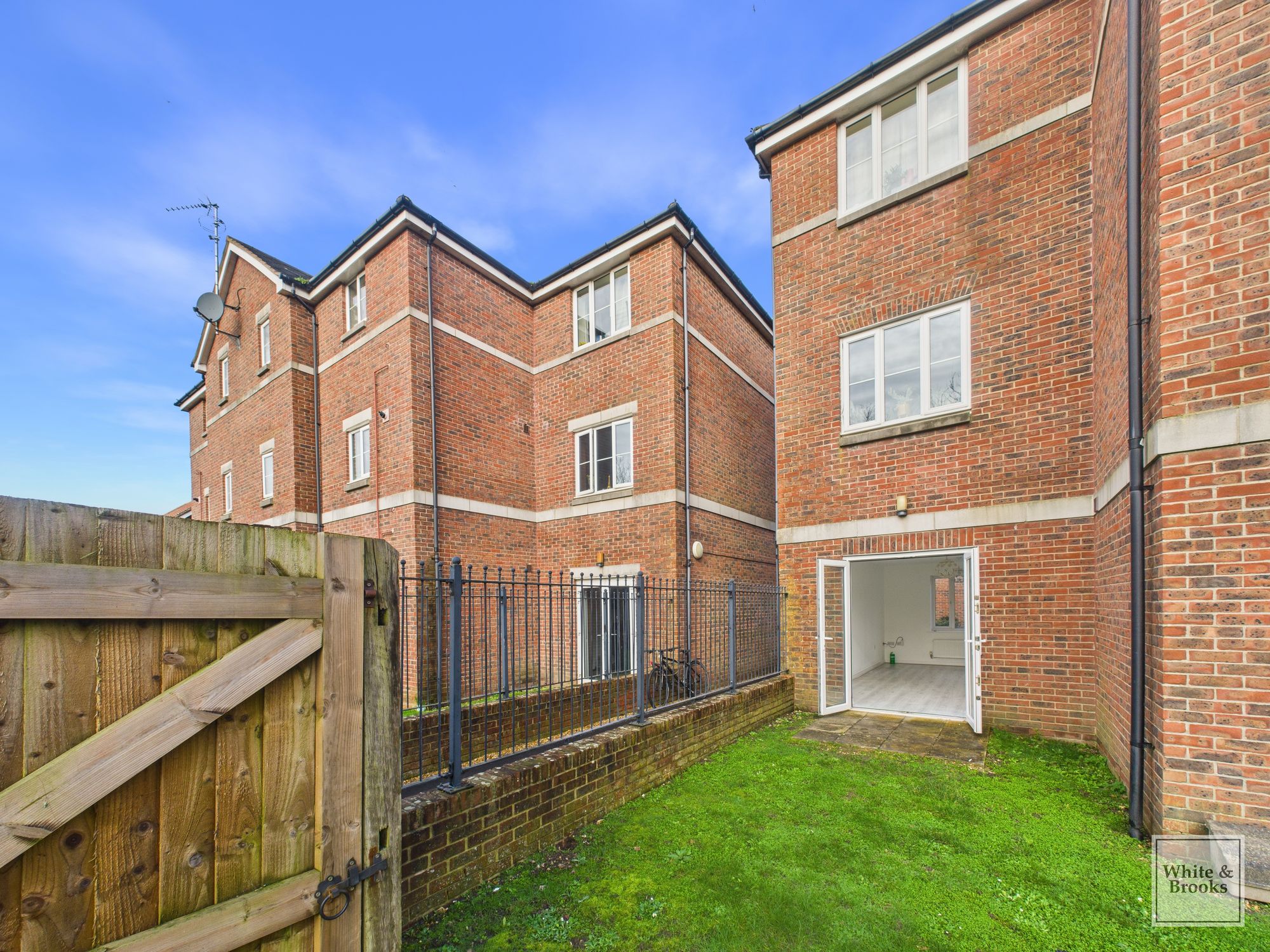 2 bed apartment for sale in Whyke Marsh, Chichester, PO19 3