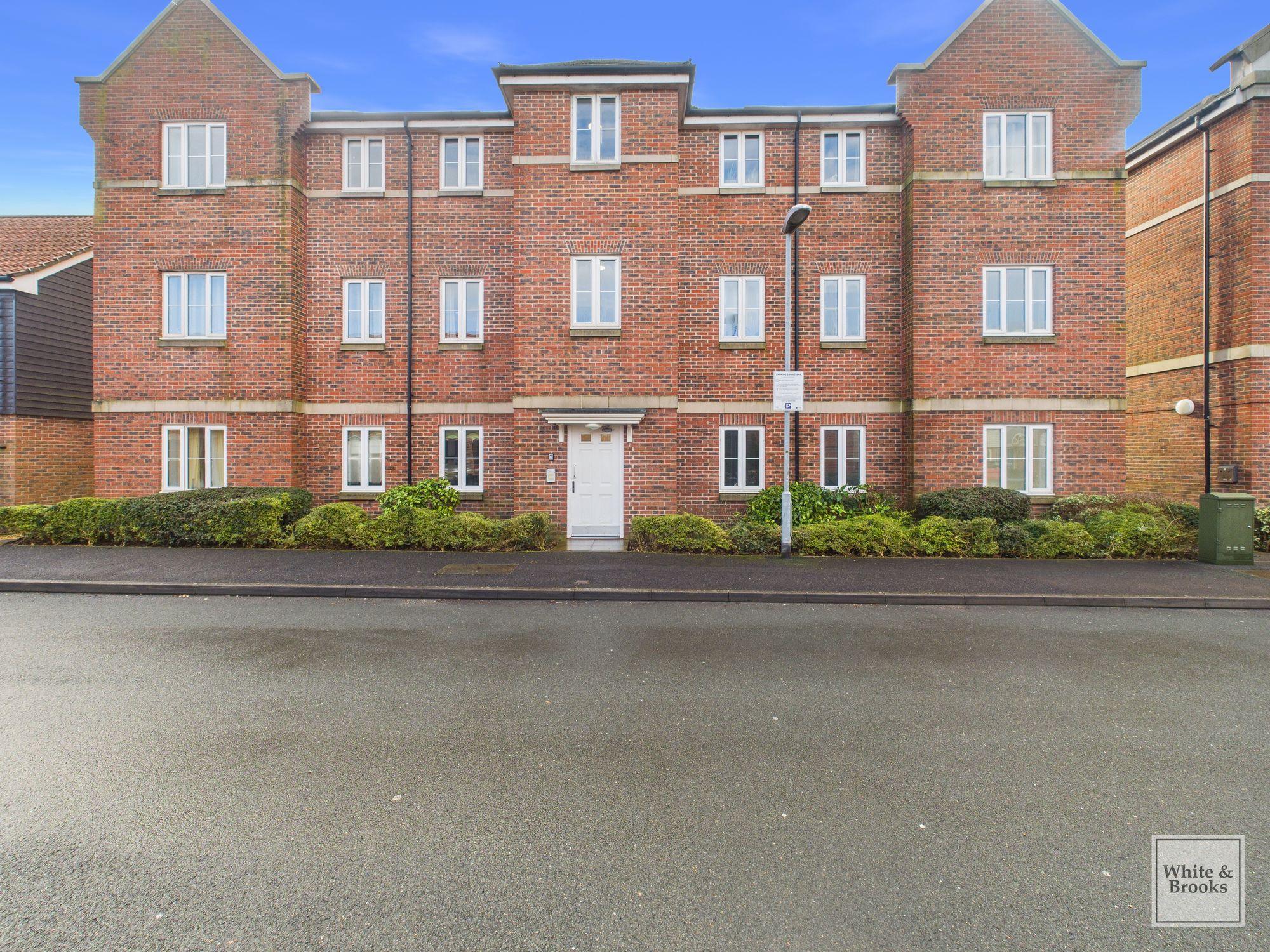 2 bed apartment for sale in Whyke Marsh, Chichester, PO19 - Property Image 1