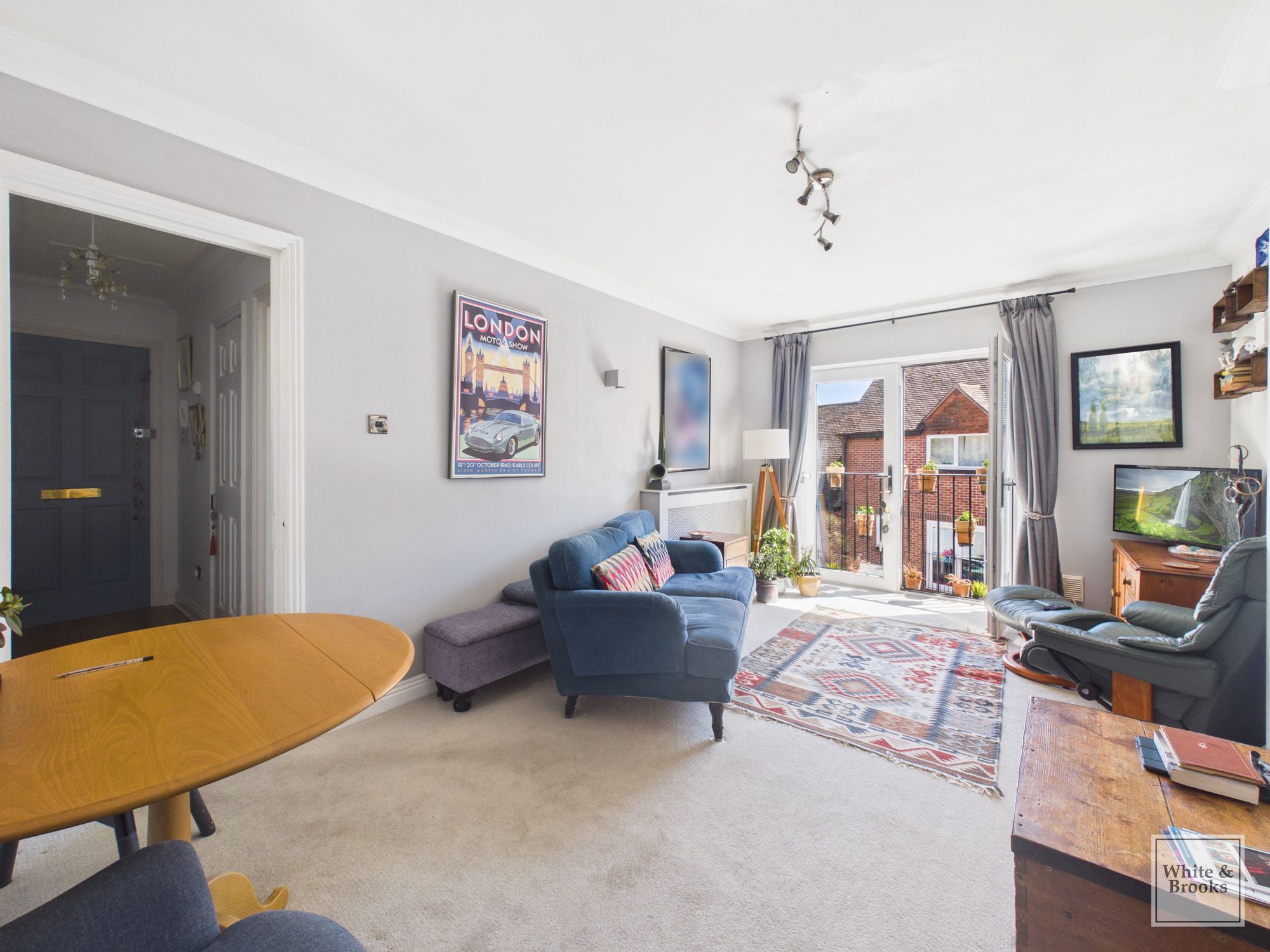 2 bed apartment for sale in The Hornet, Chichester, PO19  - Property Image 5