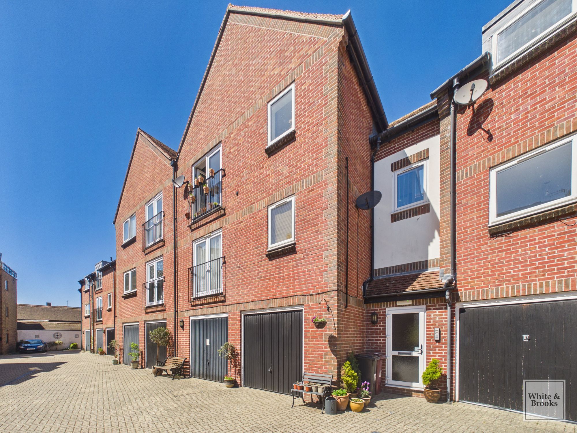 2 bed apartment for sale in The Hornet, Chichester, PO19  - Property Image 14