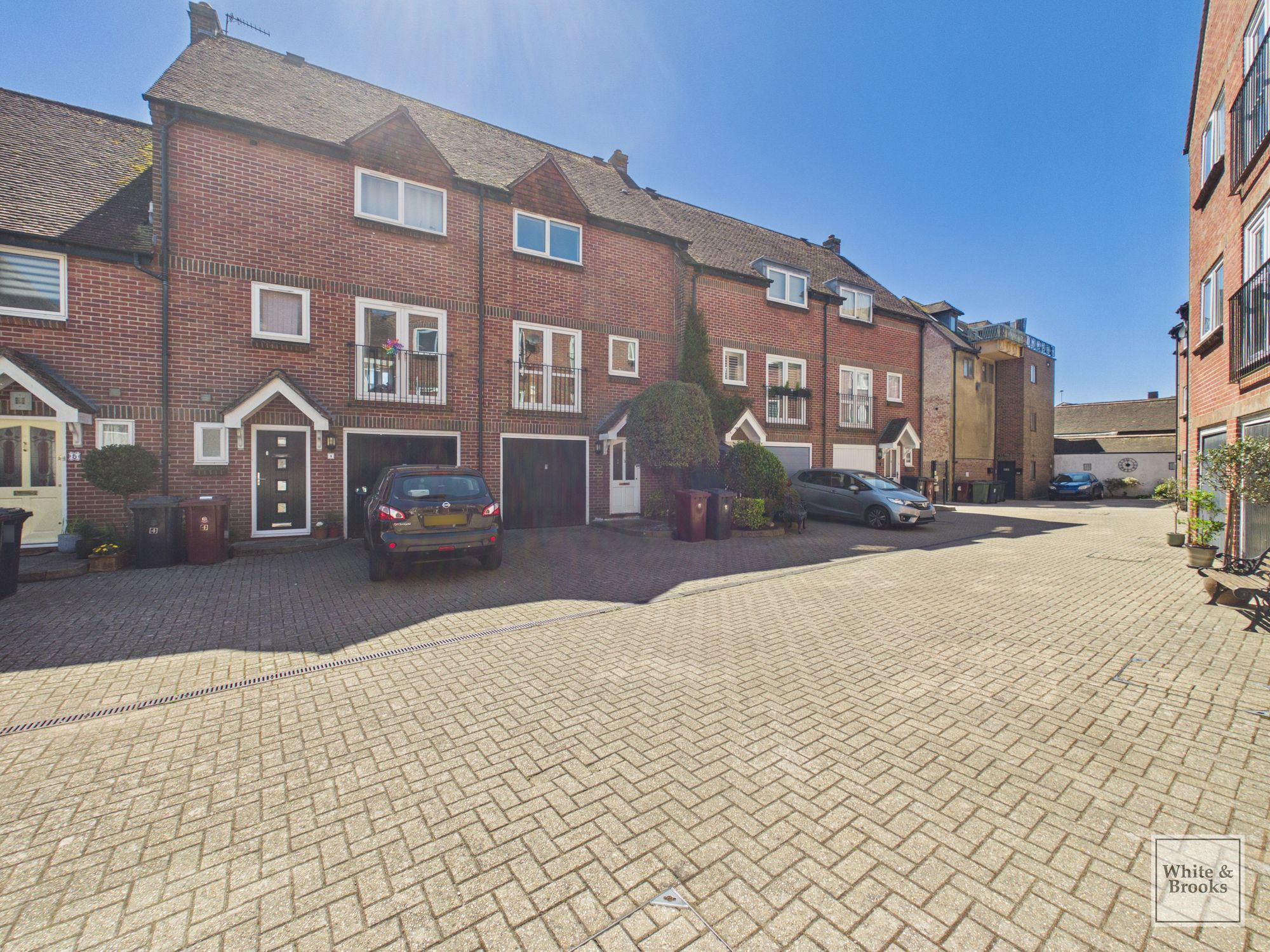 2 bed apartment for sale in The Hornet, Chichester, PO19  - Property Image 17