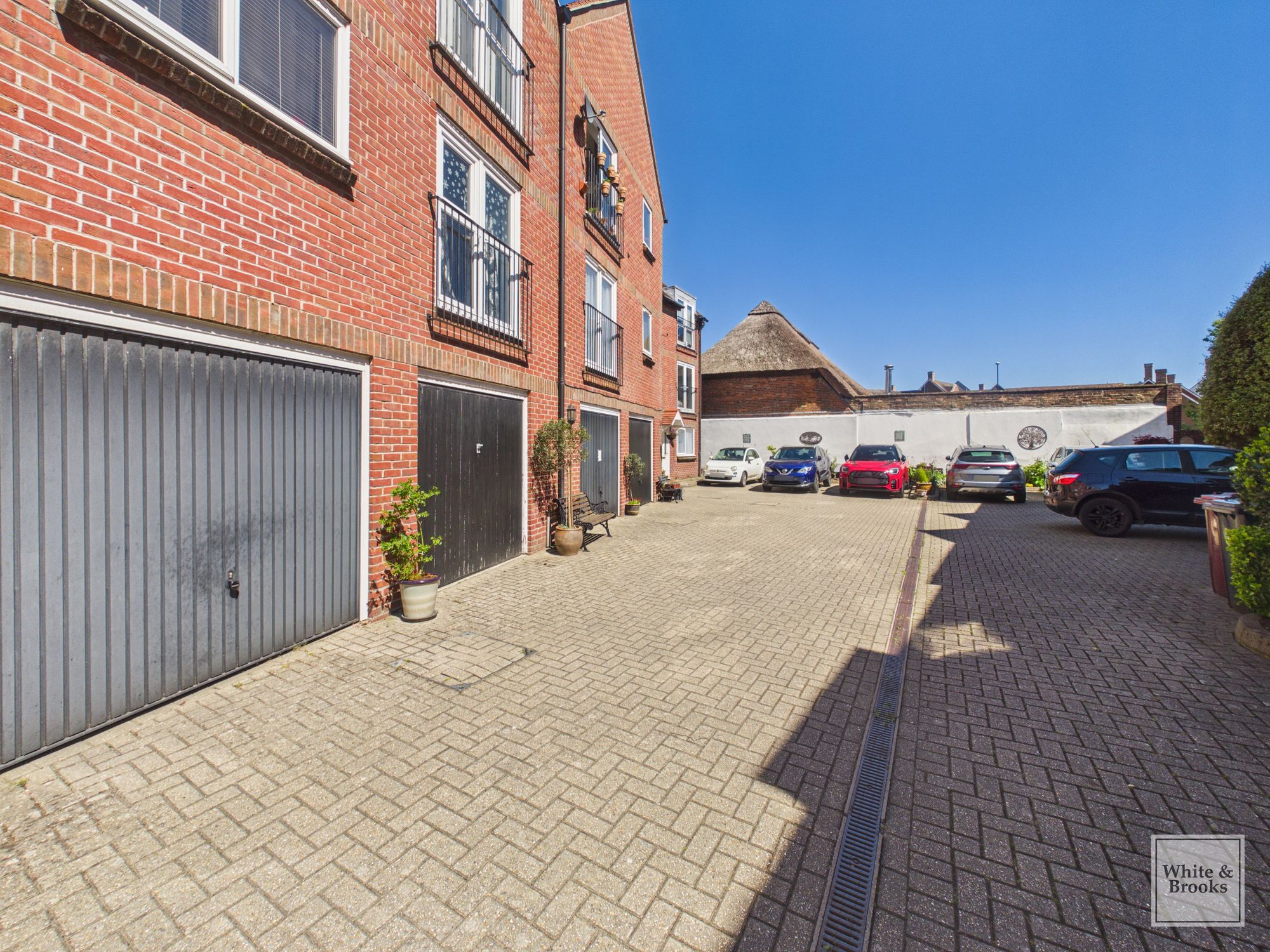 2 bed apartment for sale in The Hornet, Chichester, PO19 14