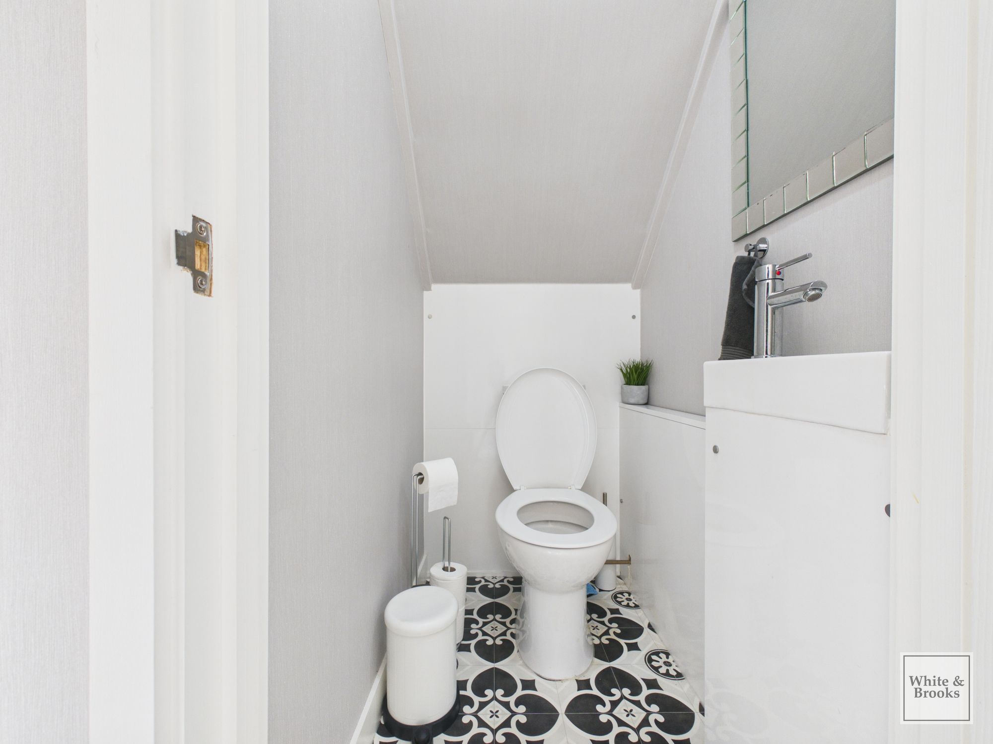 3 bed end of terrace house for sale in Mosse Gardens, Chichester, PO19 5