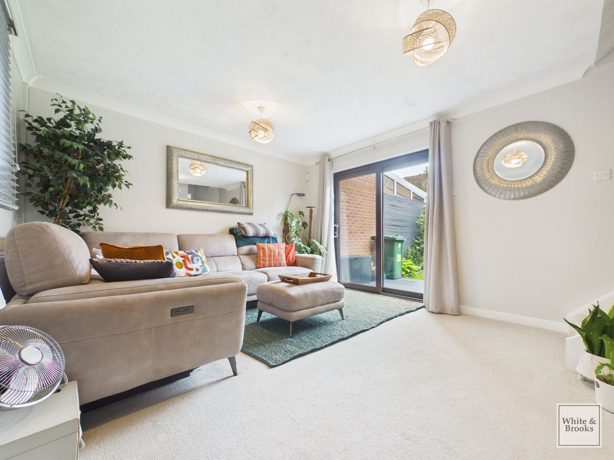 3 bed end of terrace house for sale in Mosse Gardens, Chichester, PO19  - Property Image 3